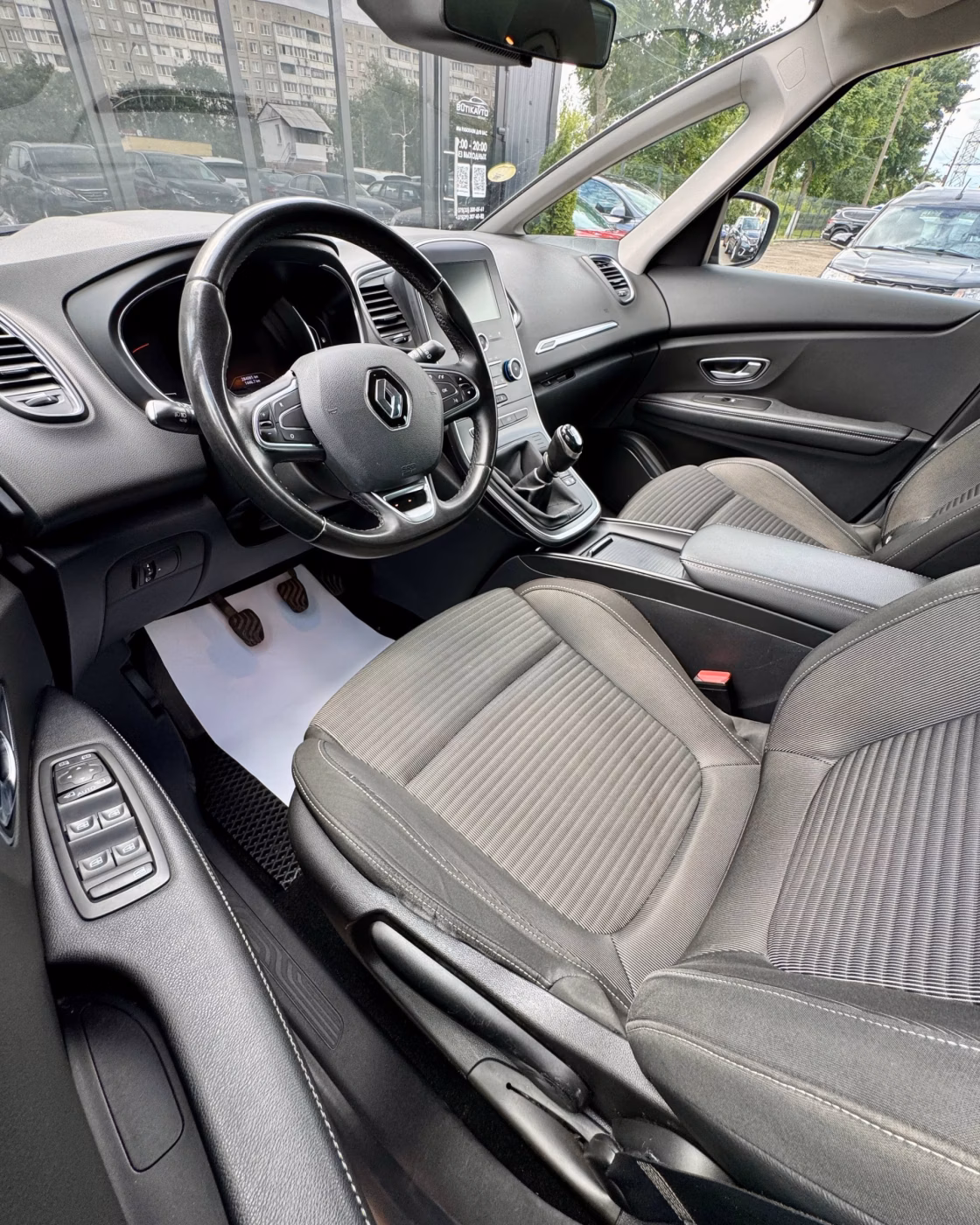 Renault Scenic фото 10