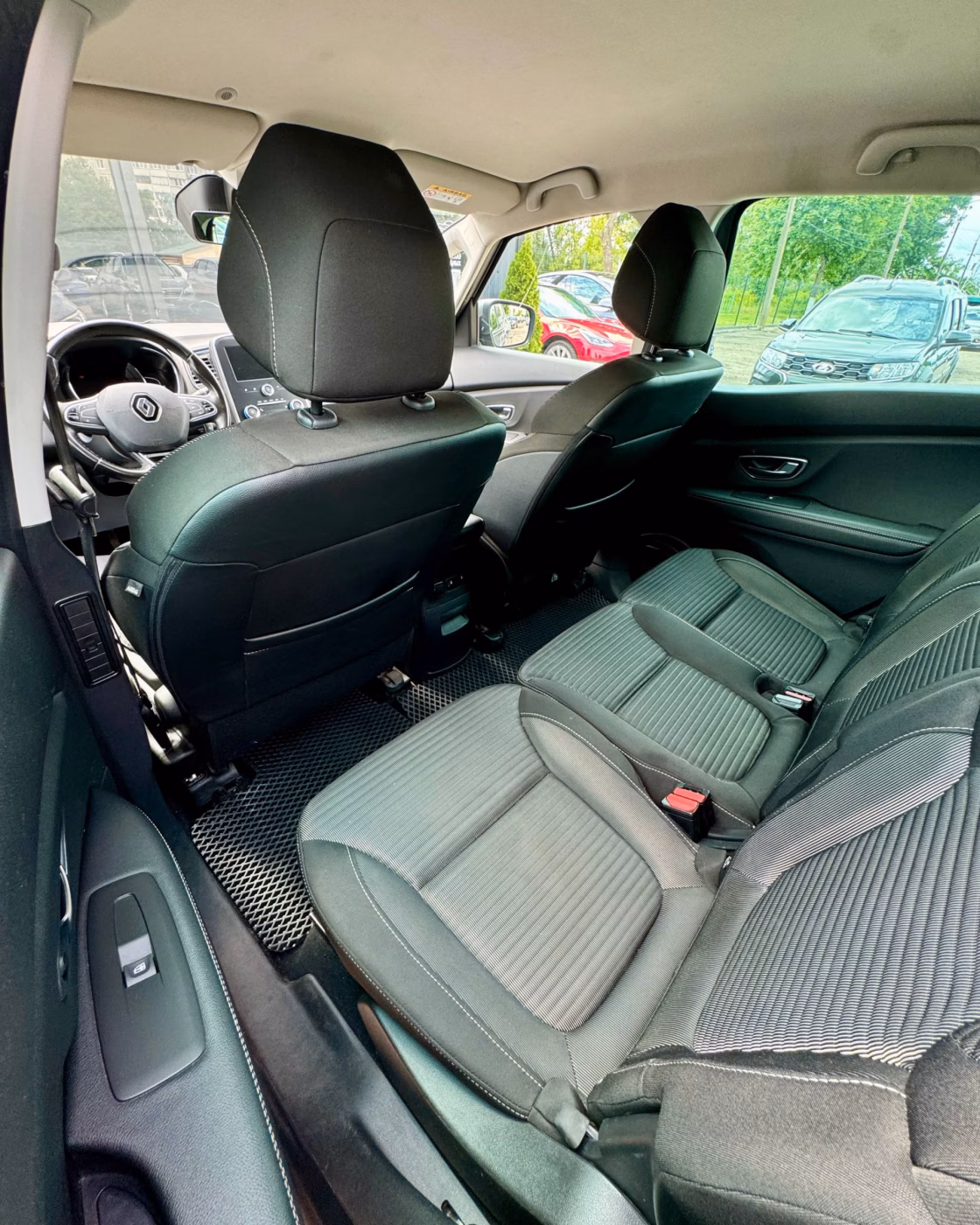 Renault Scenic фото 11