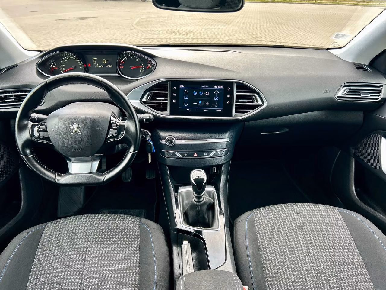 Peugeot 308 фото 6