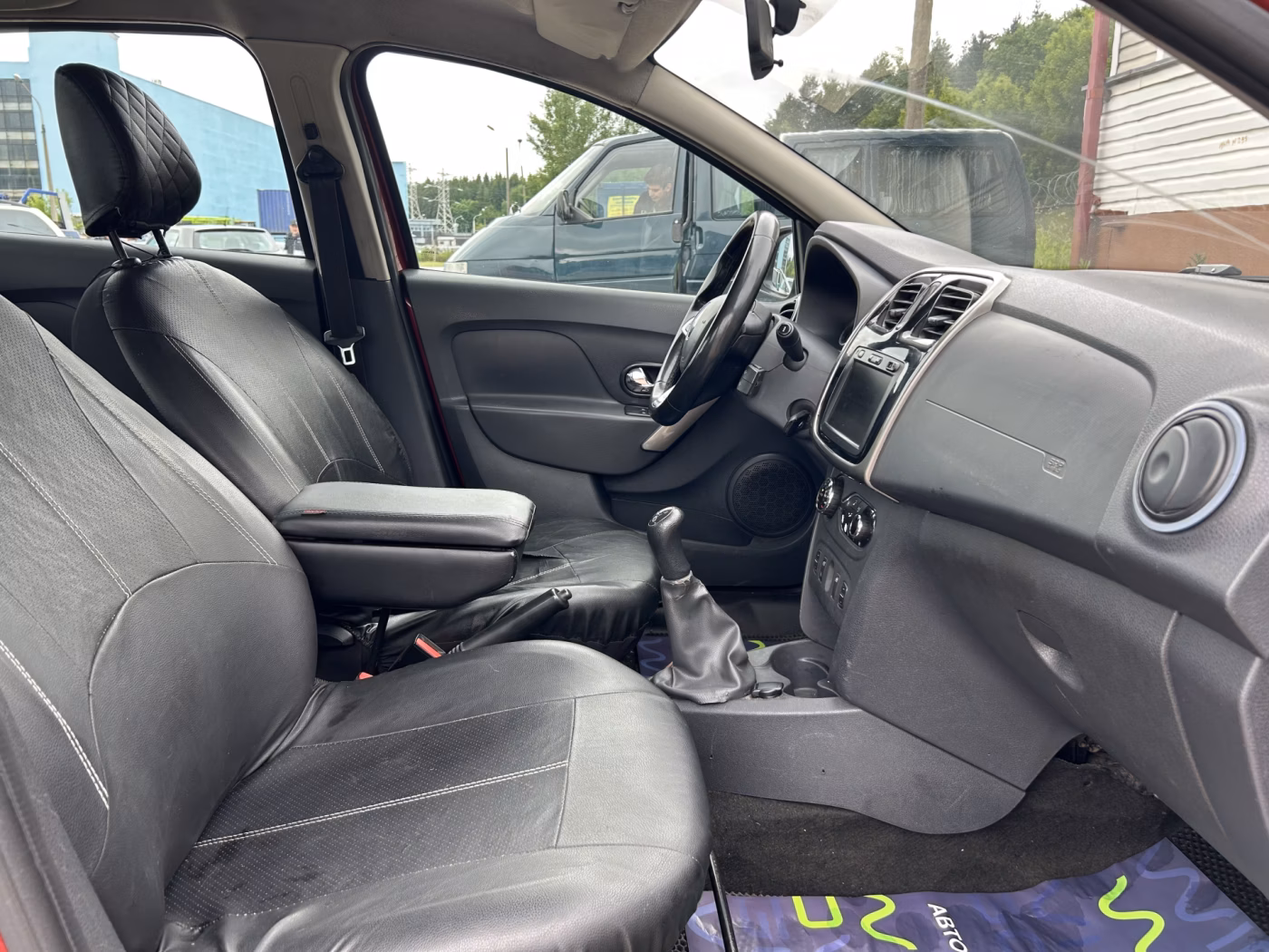 Renault Logan Stepway фото 12