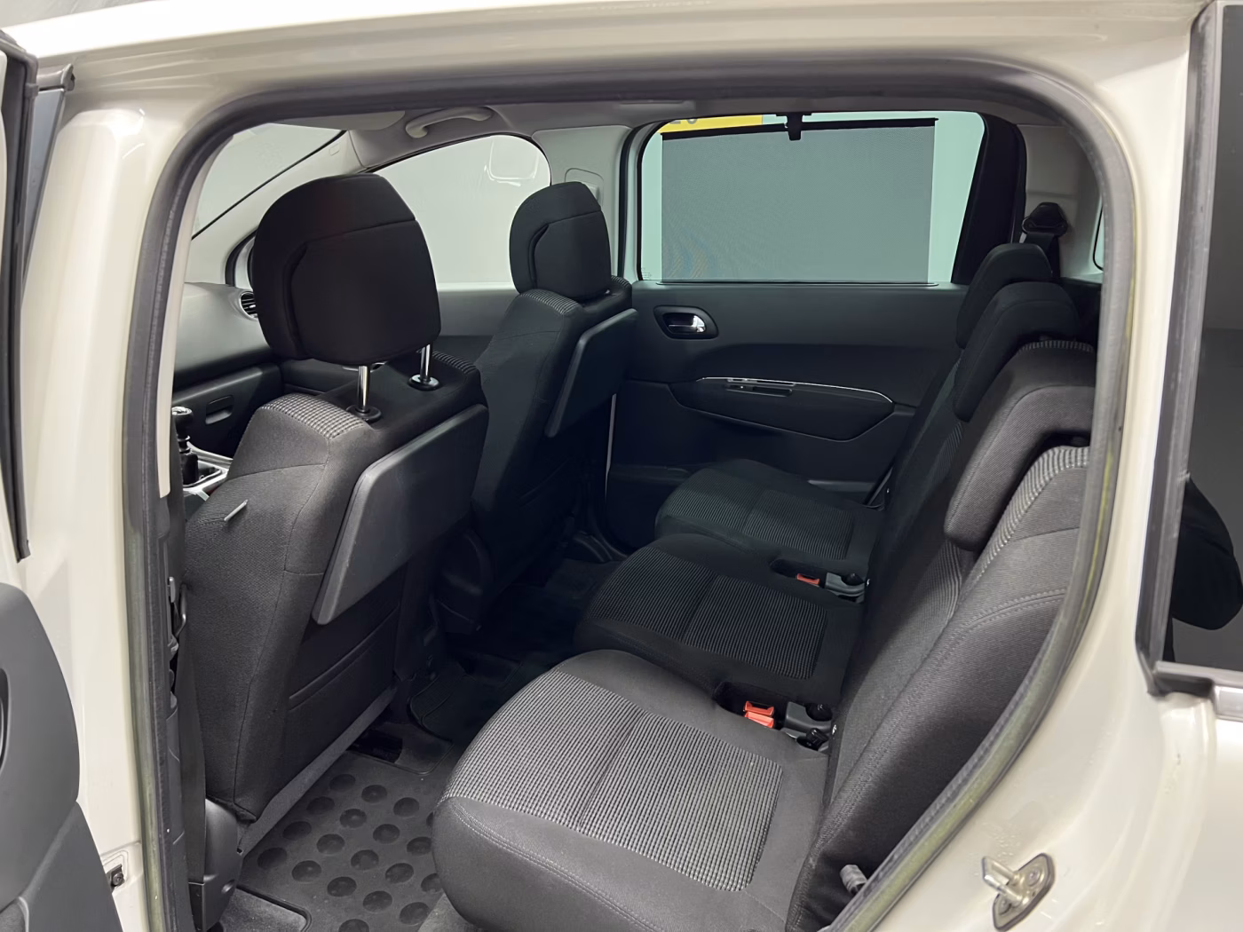 Peugeot 5008 фото 10