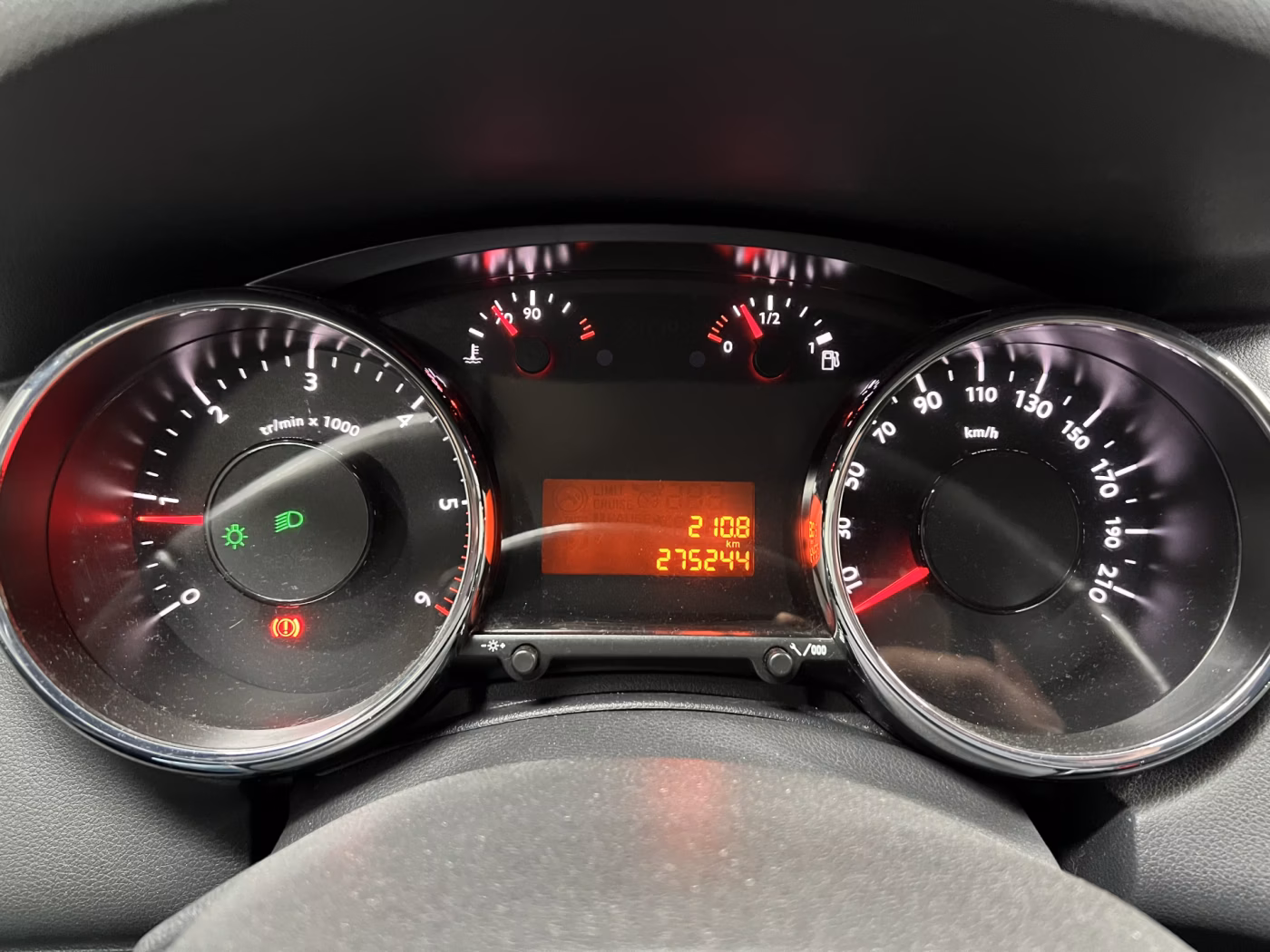 Peugeot 5008 фото 12