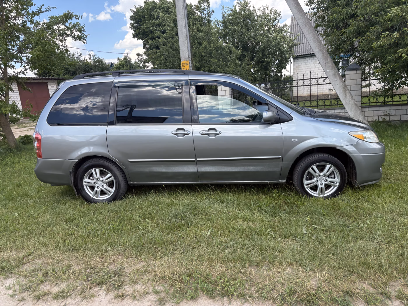 Mazda MPV фото 16