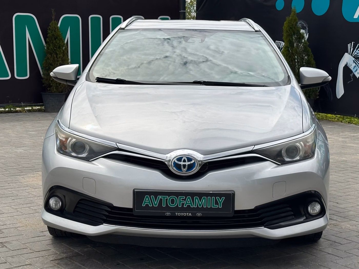 Toyota Auris фото 2
