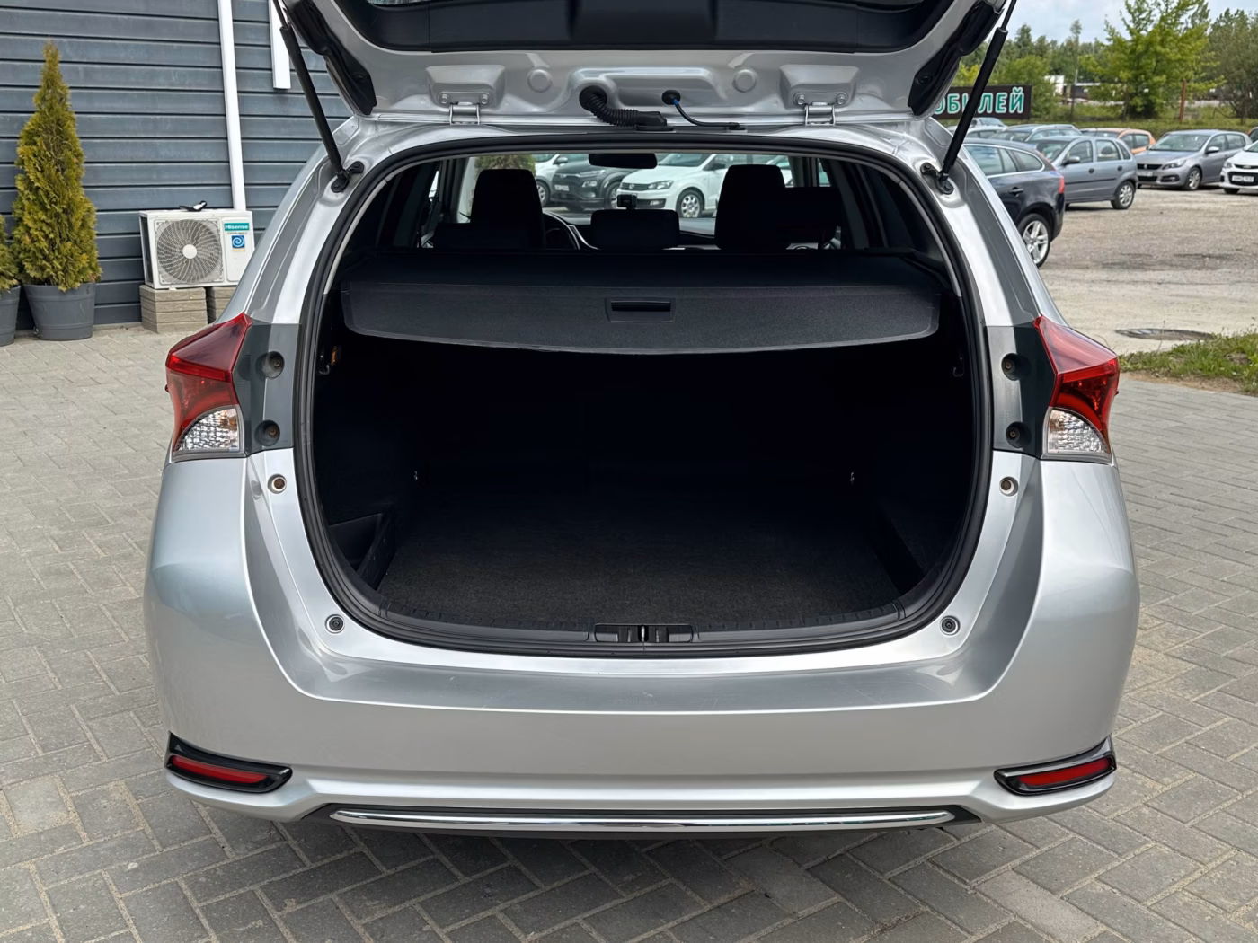 Toyota Auris фото 7