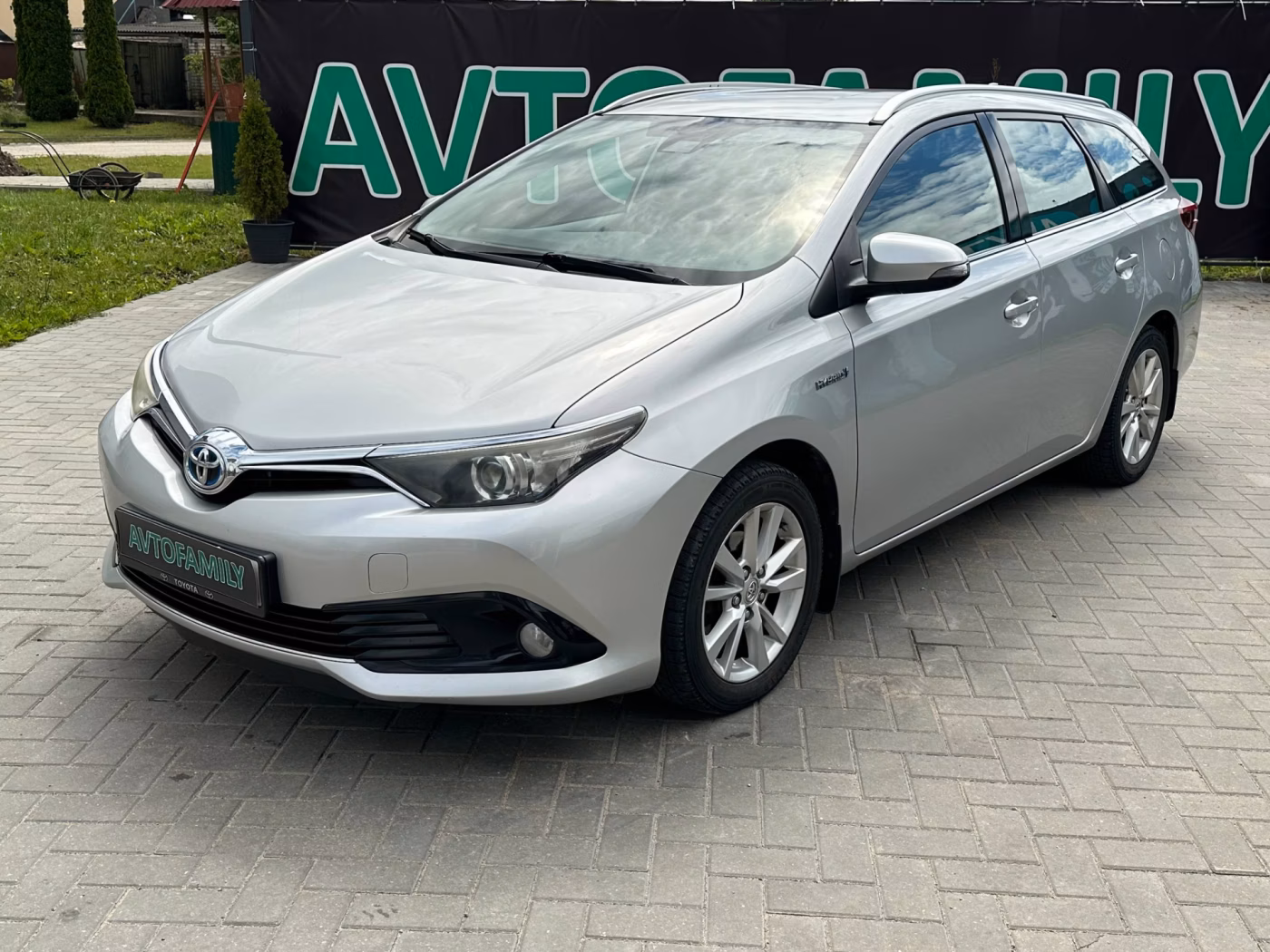 Toyota Auris фото 3