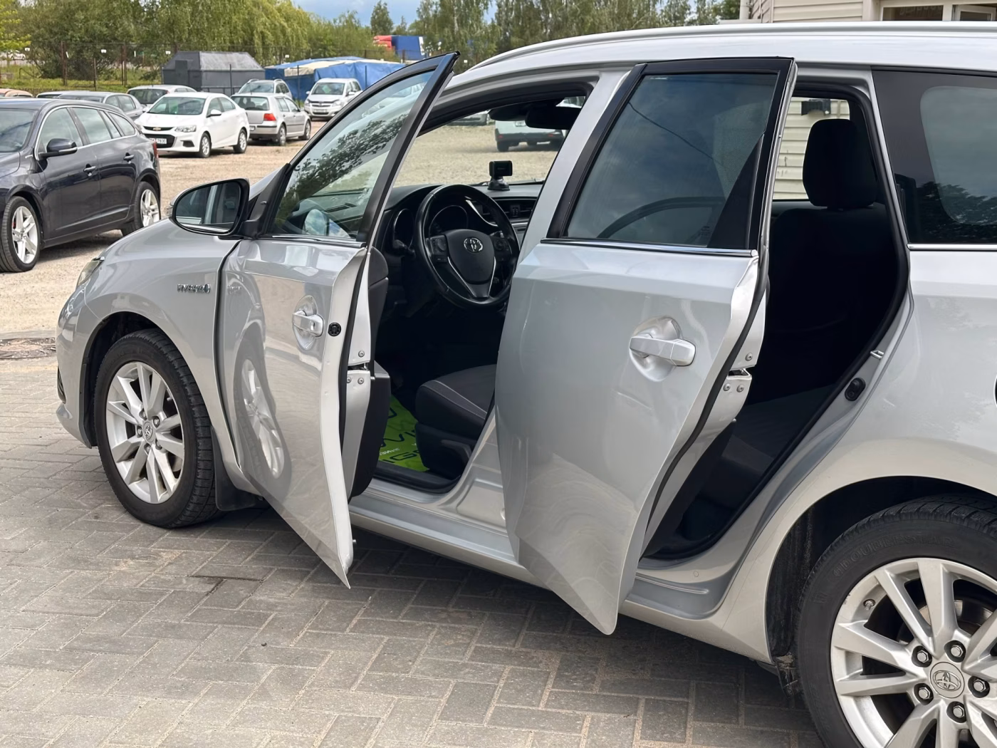 Toyota Auris фото 5