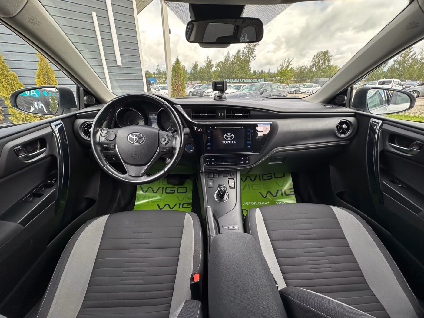 Toyota Auris фото 19