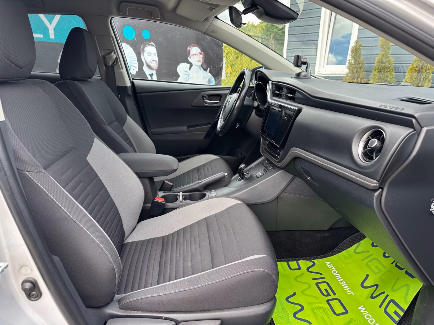 Toyota Auris фото 18