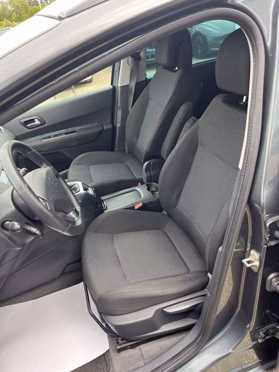 Peugeot 5008 фото 10