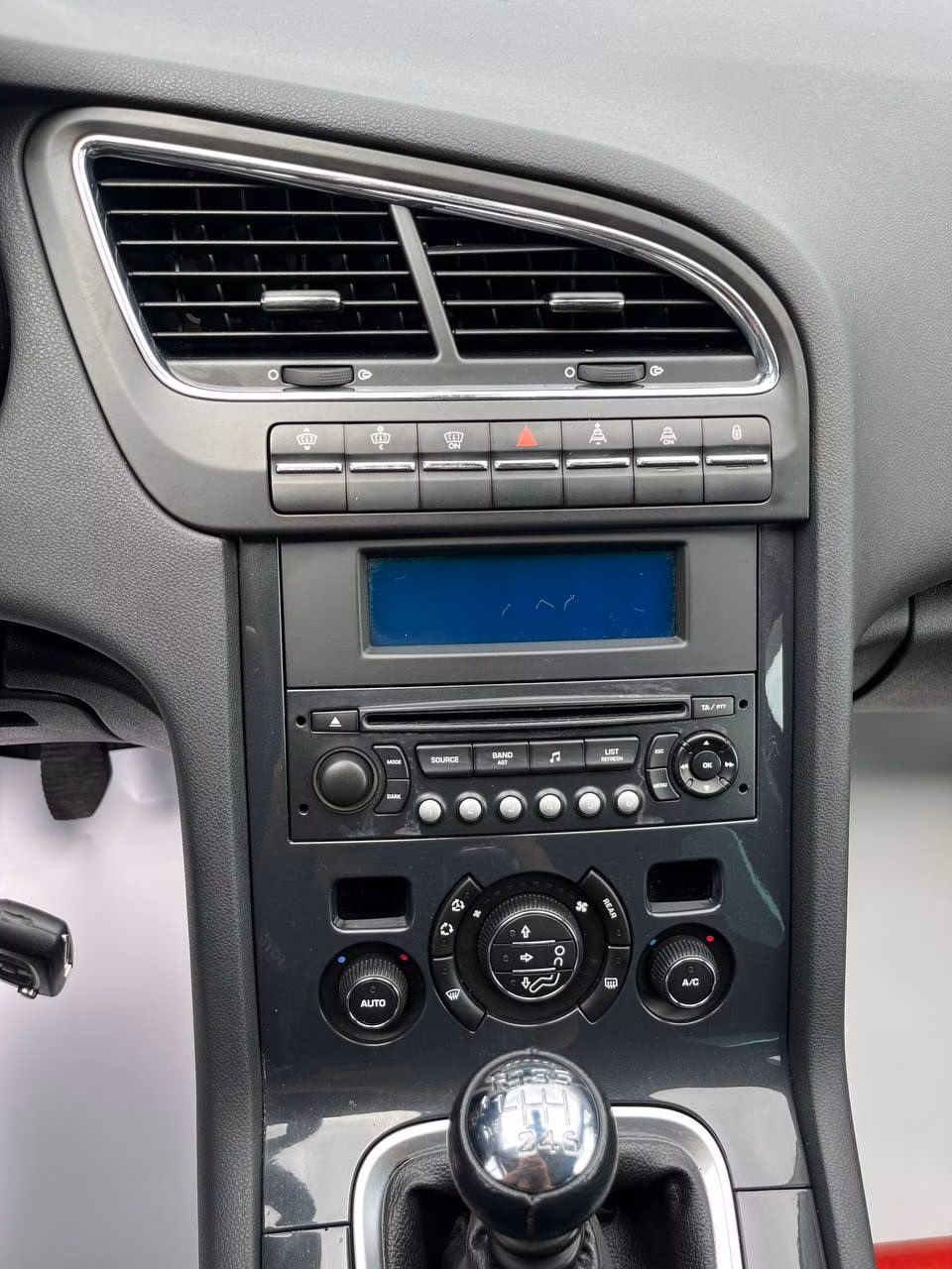 Peugeot 5008 фото 12