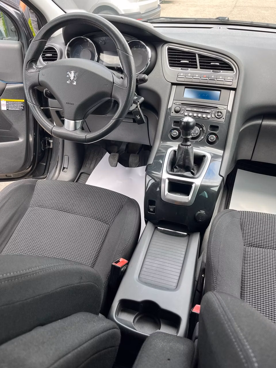 Peugeot 5008 фото 13