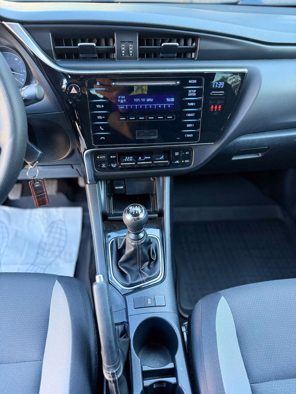 Toyota Auris фото 10