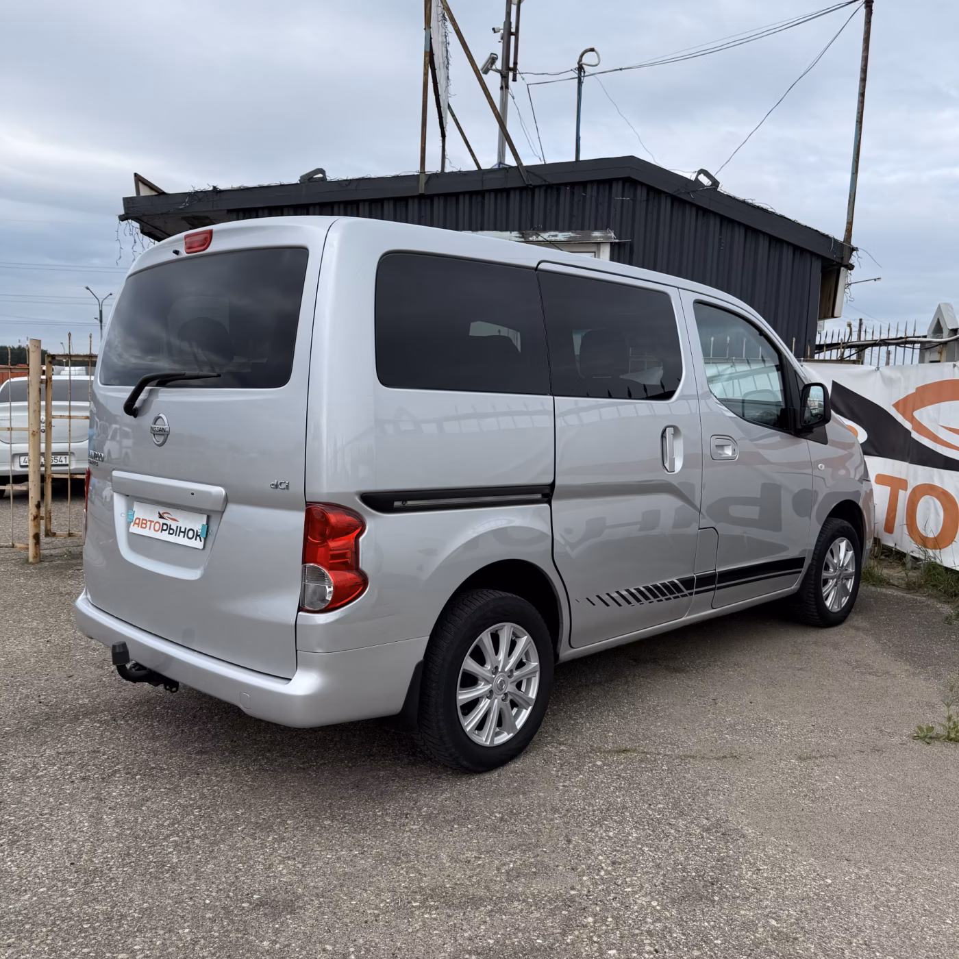 Nissan NV200 фото 4
