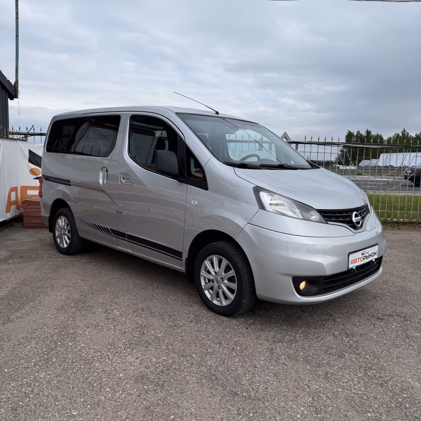 Nissan NV200 фото 3