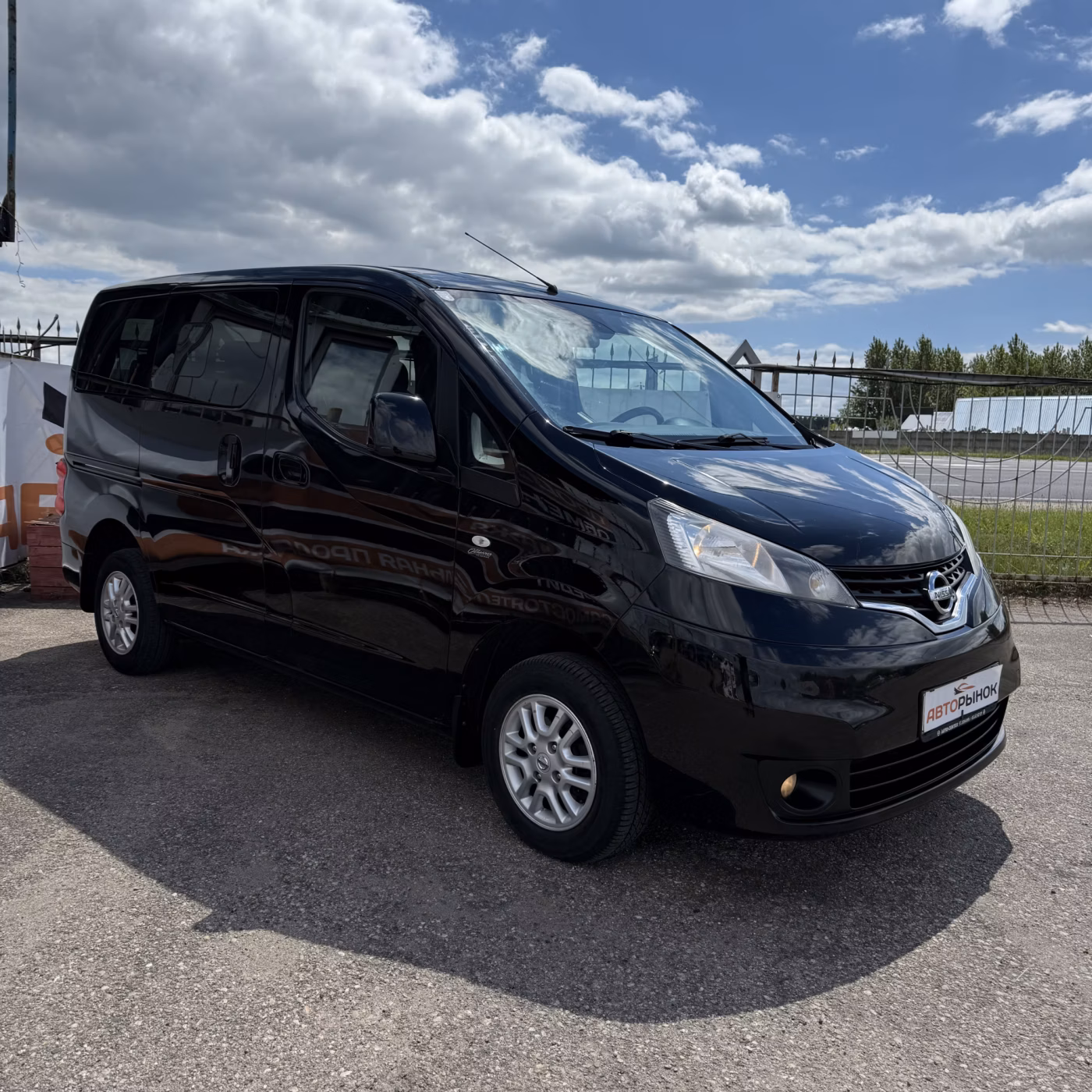 Nissan NV200 фото 3