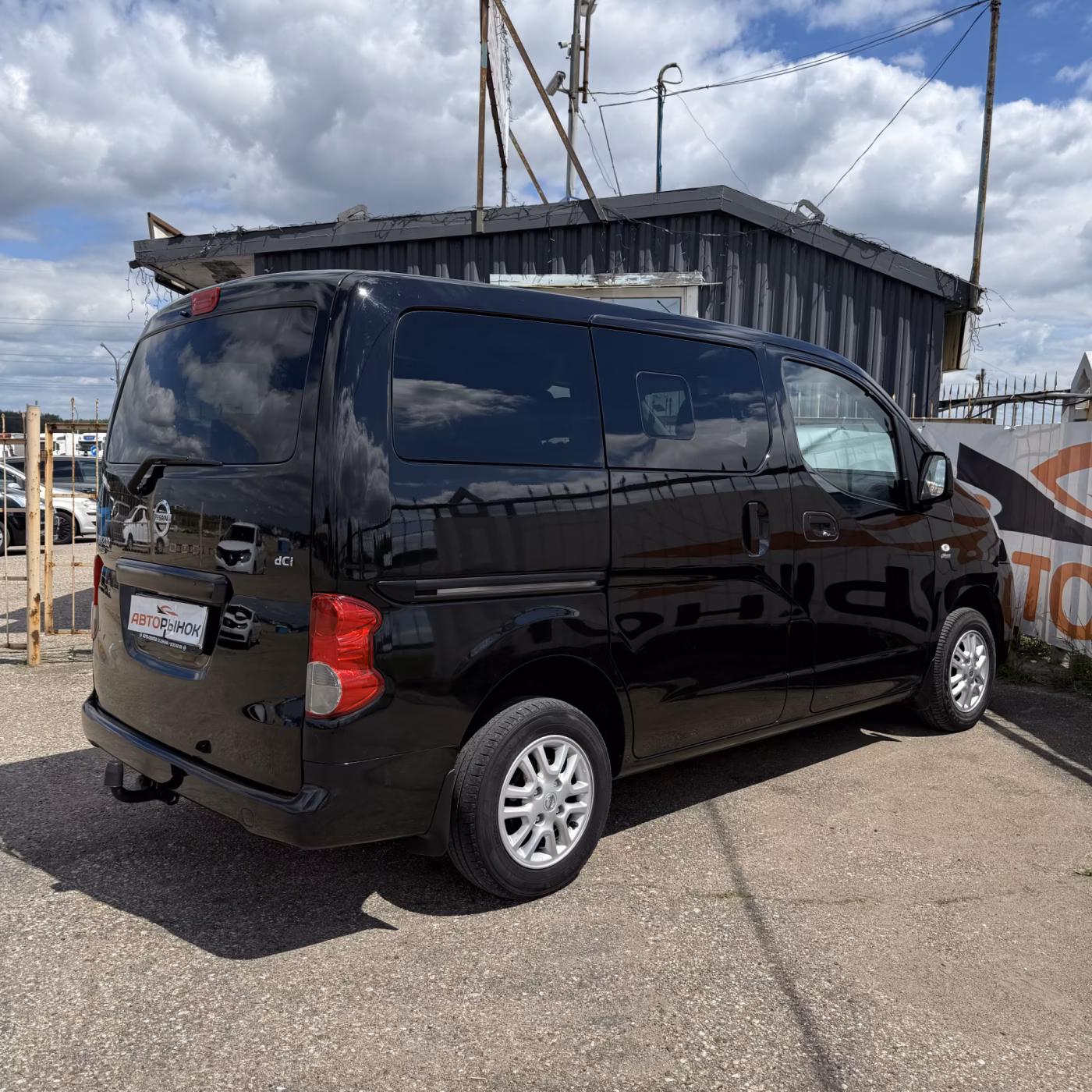 Nissan NV200 фото 4