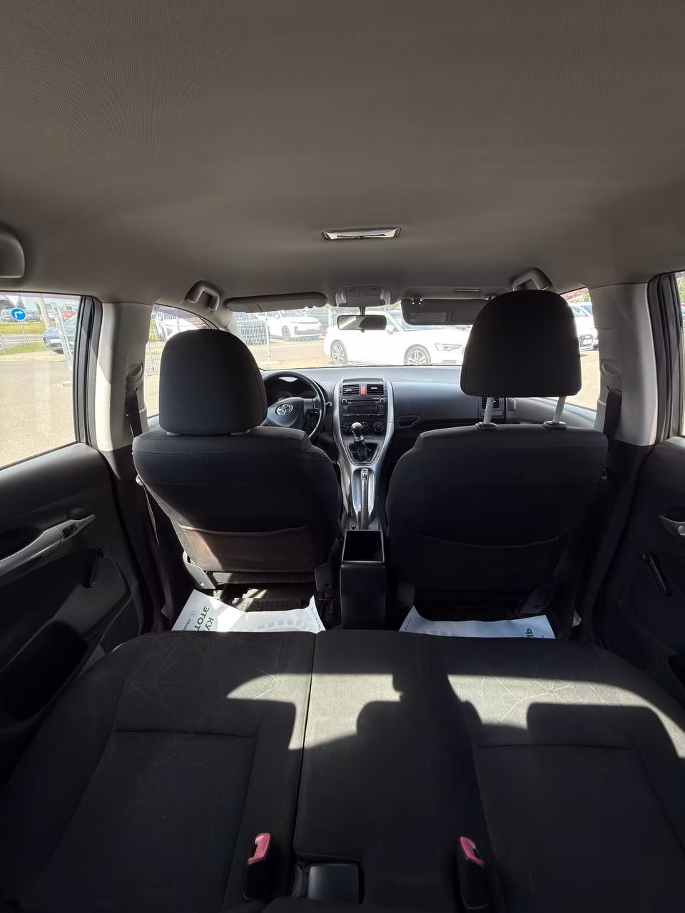 Toyota Auris фото 15