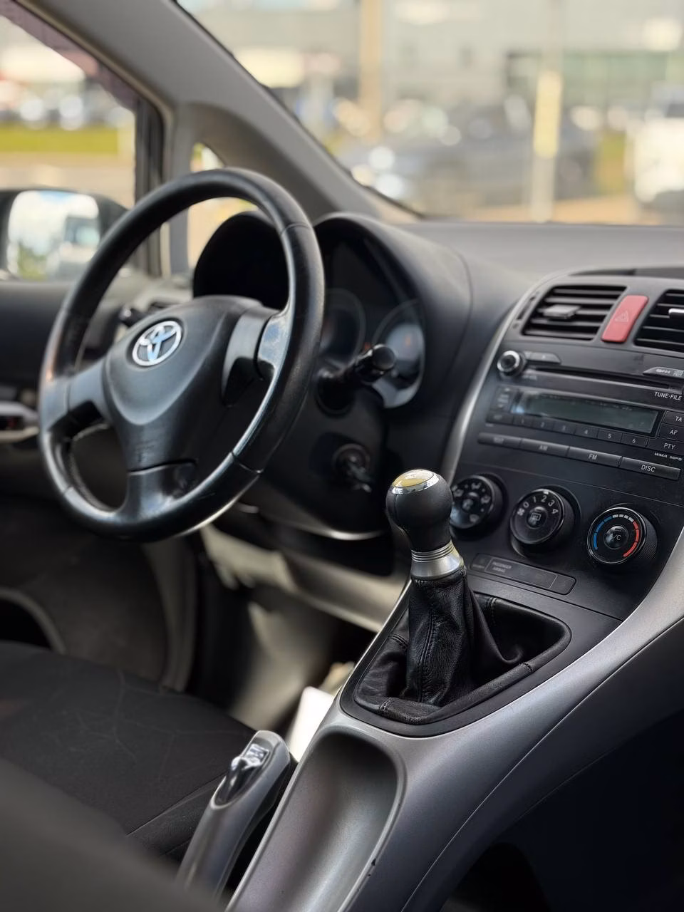 Toyota Auris фото 13