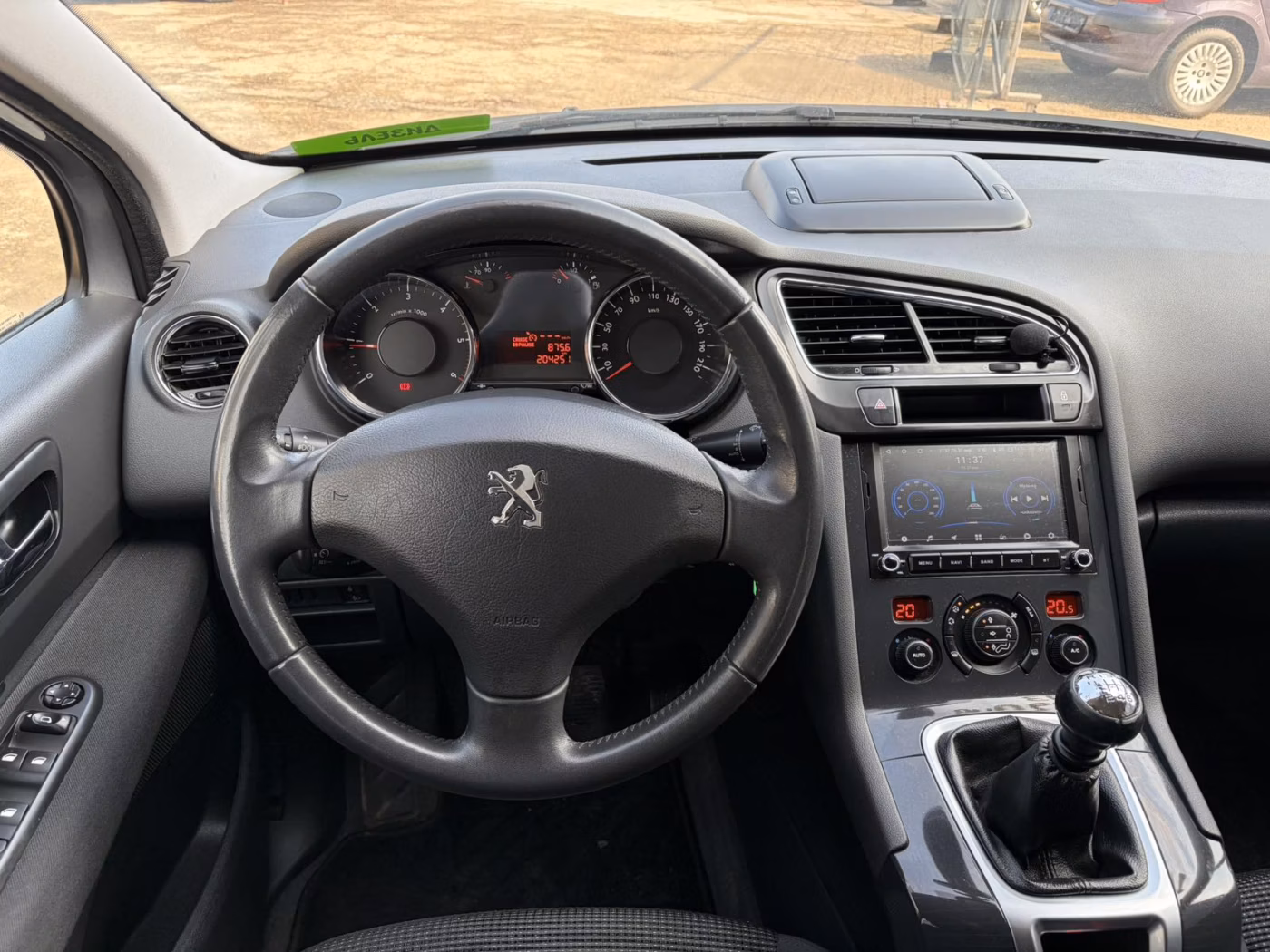 Peugeot 5008 фото 11