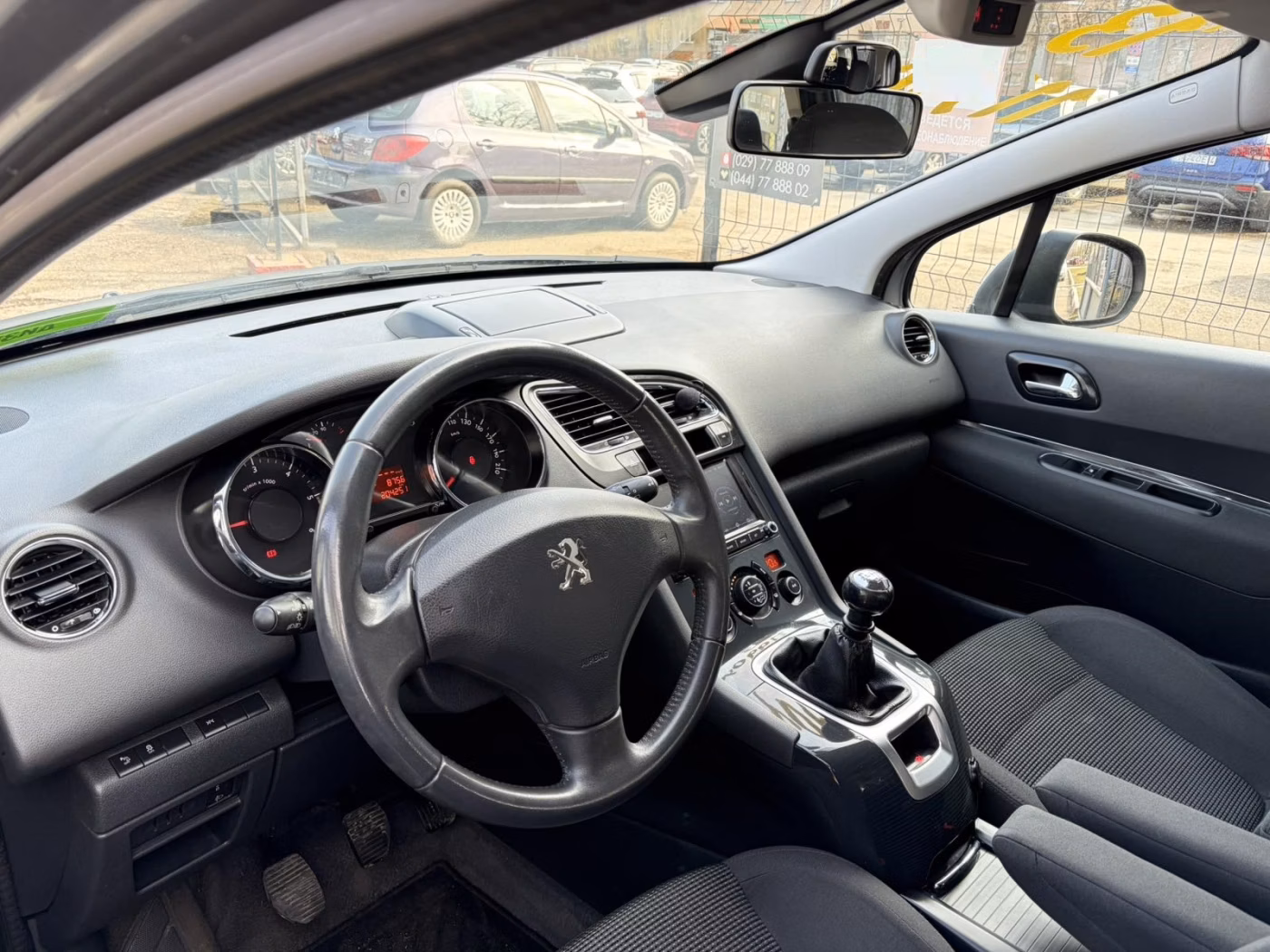 Peugeot 5008 фото 15