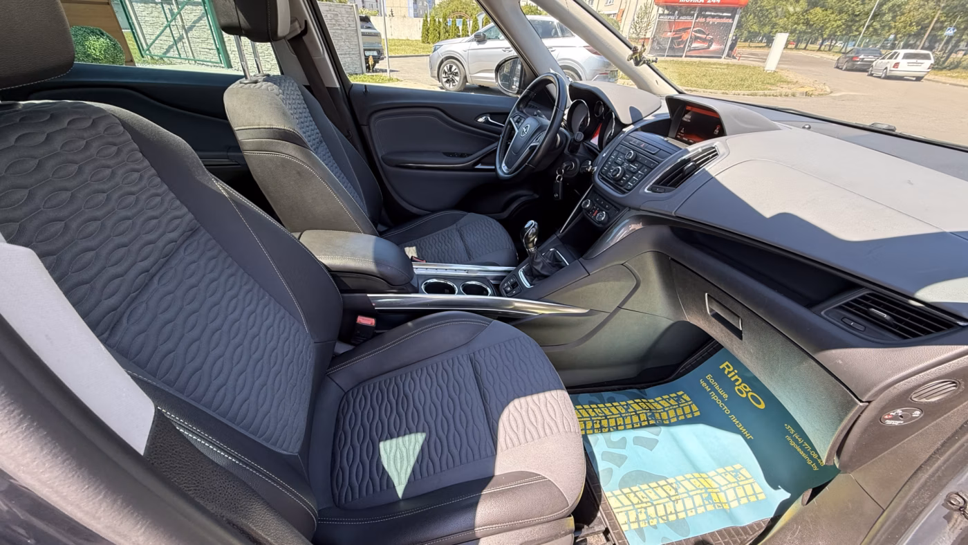 Opel Zafira фото 9