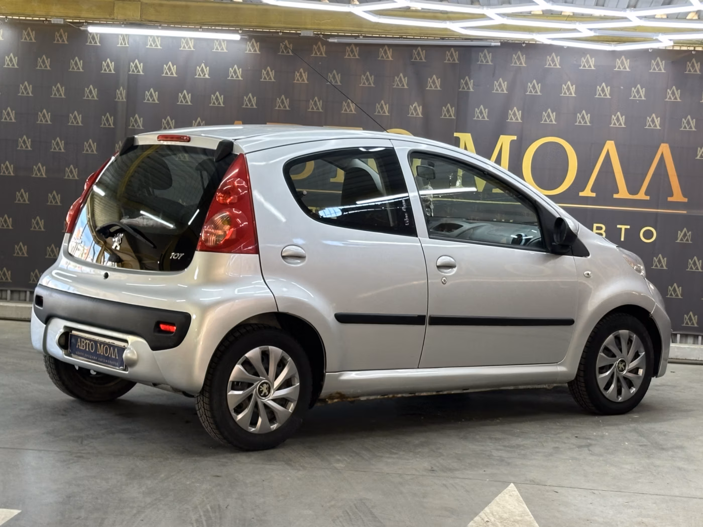 Peugeot 107 фото 9