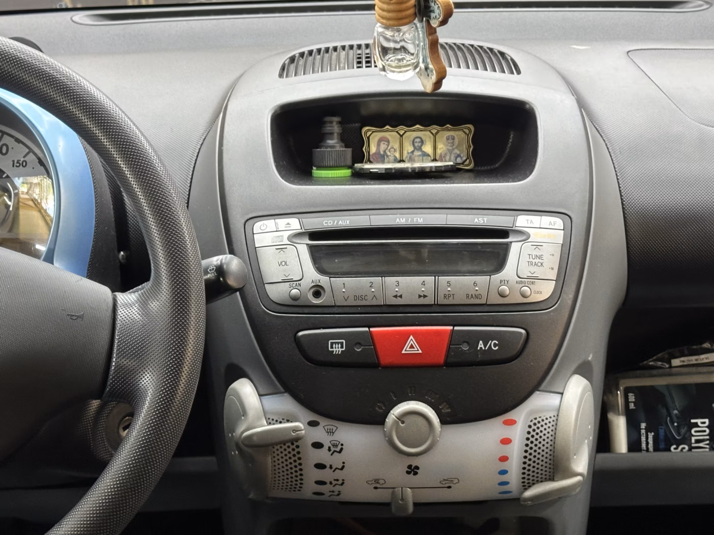 Peugeot 107 фото 15