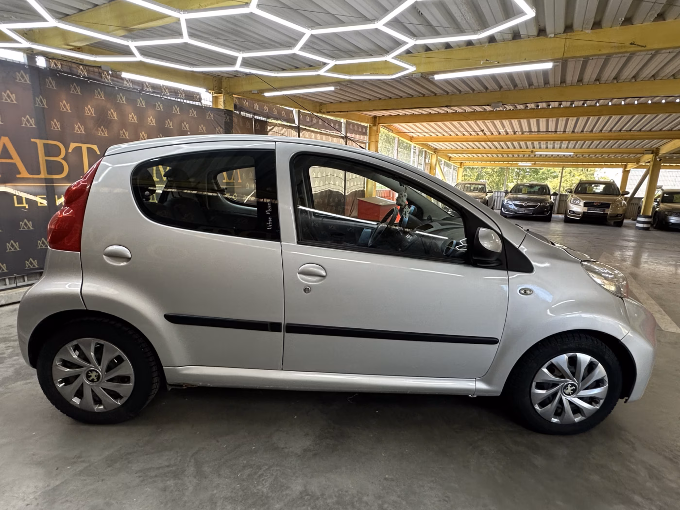 Peugeot 107 фото 6