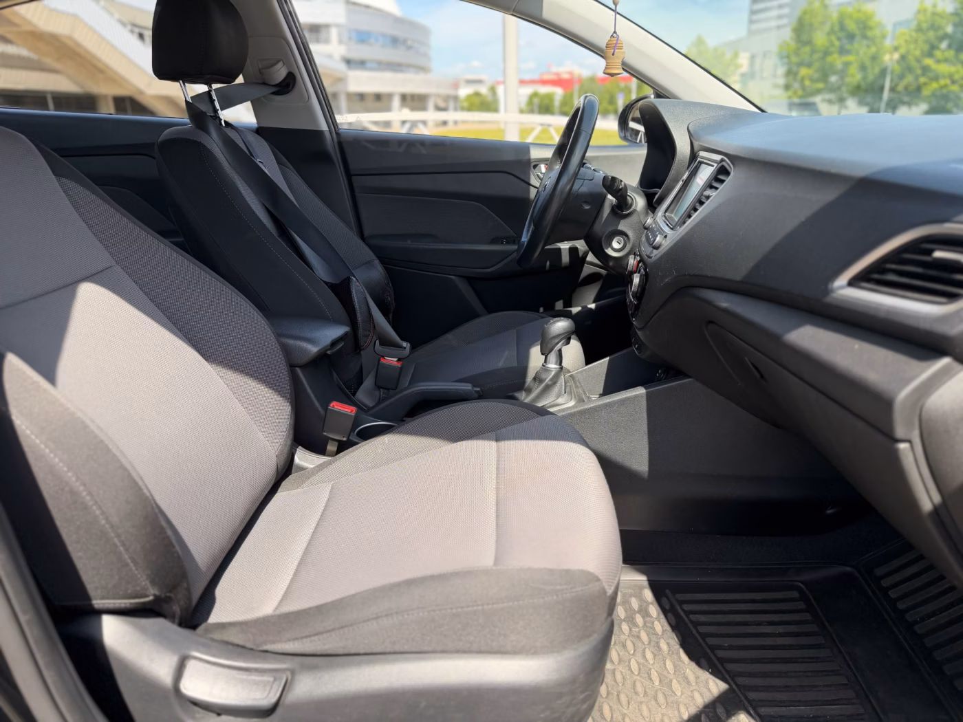 Hyundai Accent фото 11