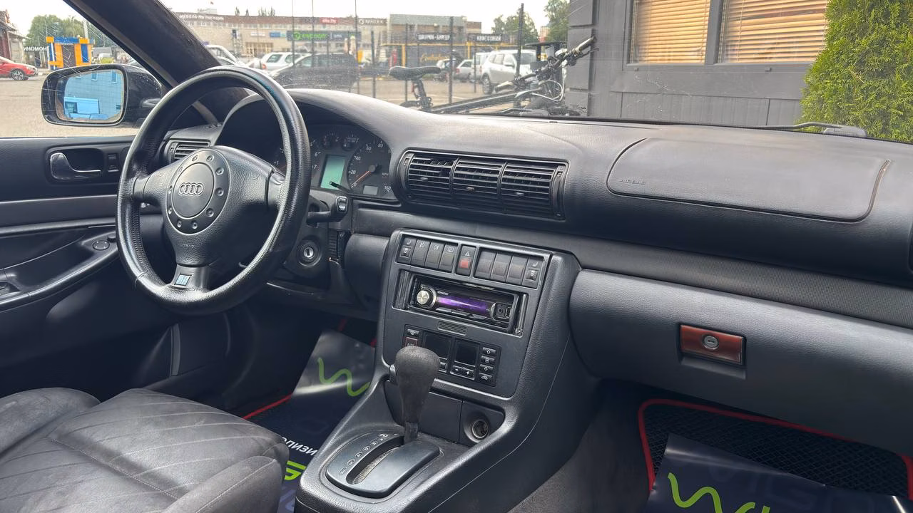 Audi A4 фото 12