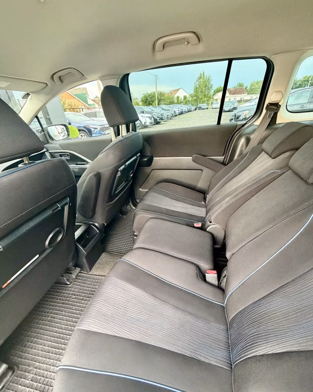 Mazda 5 фото 9