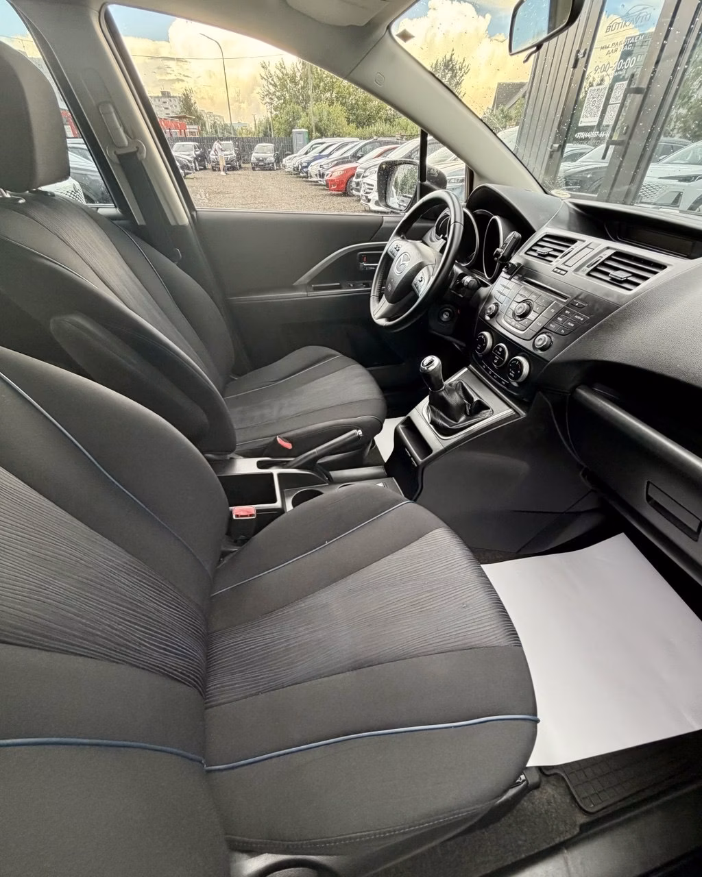 Mazda 5 фото 10