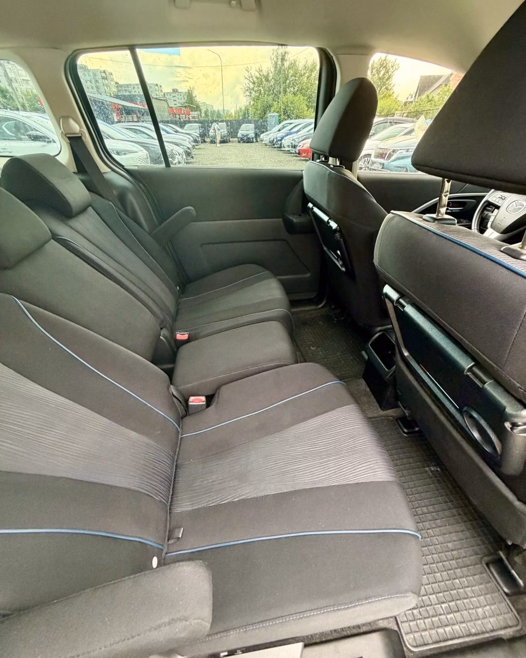 Mazda 5 фото 11