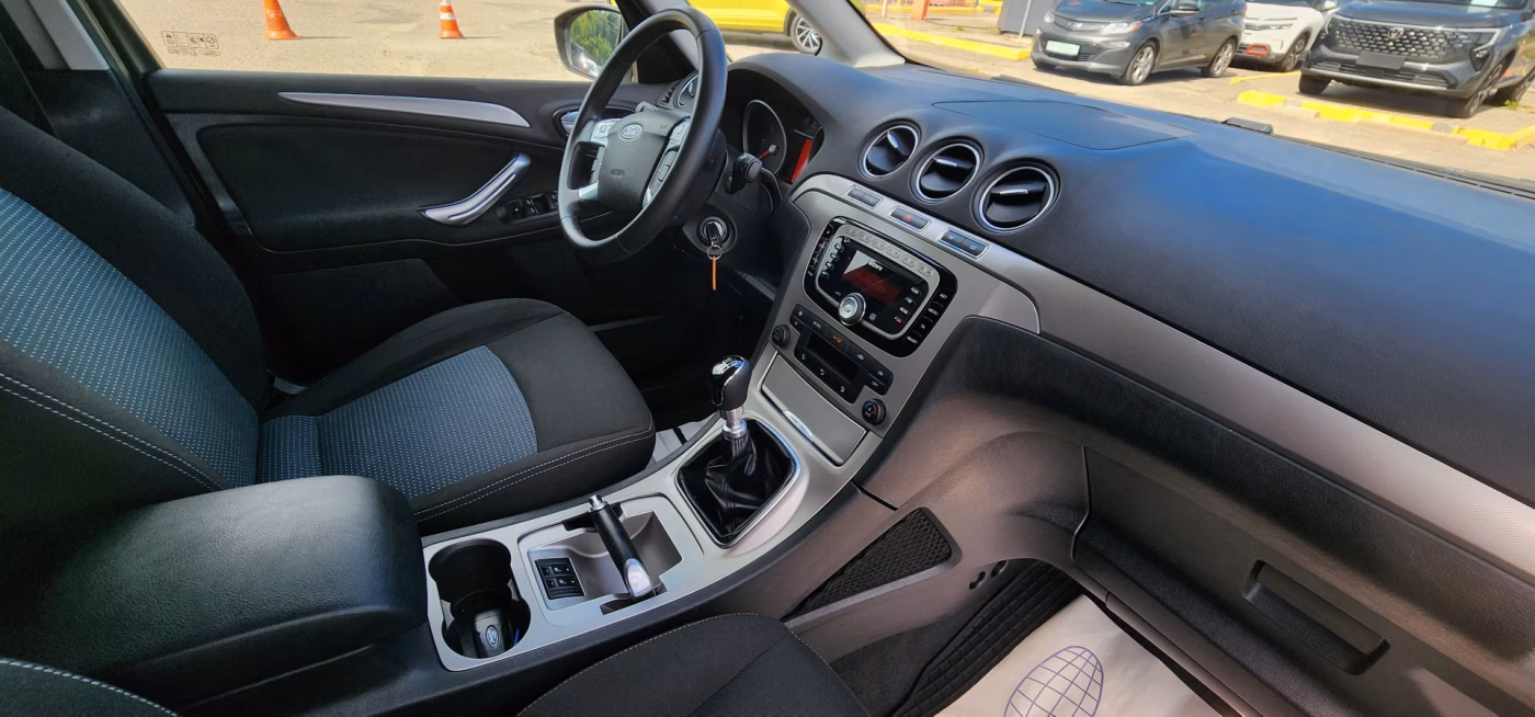 Ford Galaxy фото 17