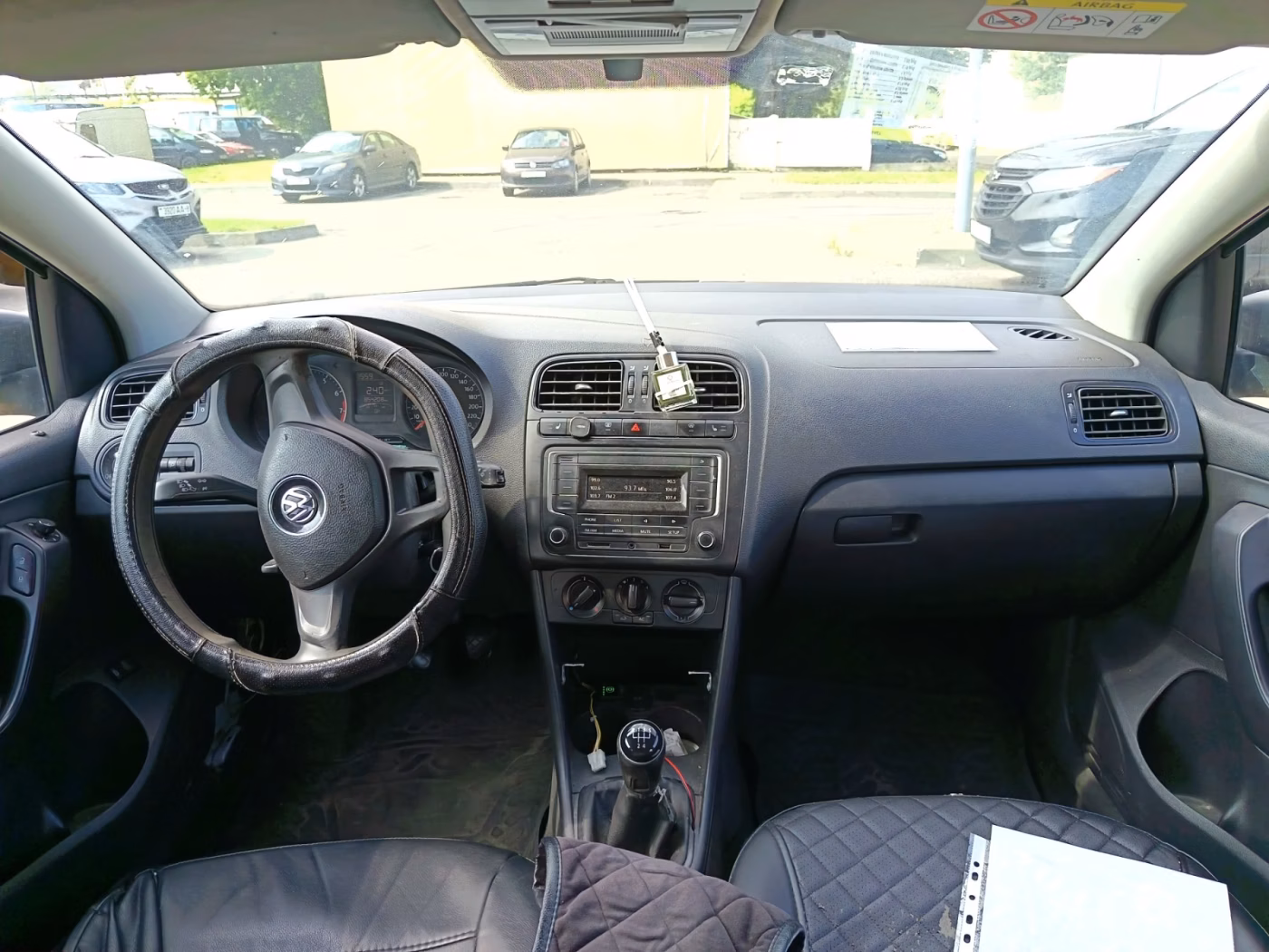 Volkswagen Polo Sedan фото 14