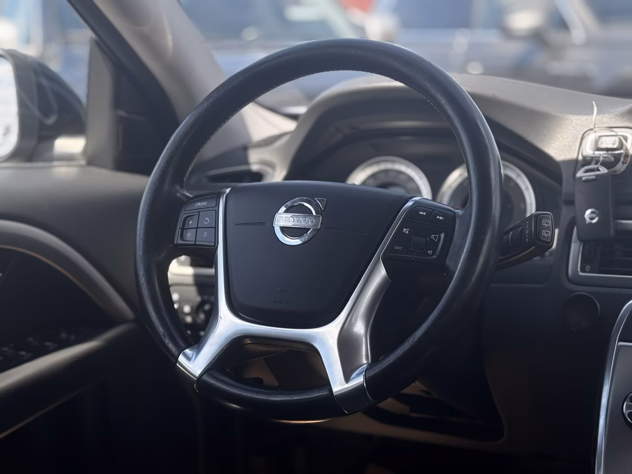 Volvo V70 фото 11