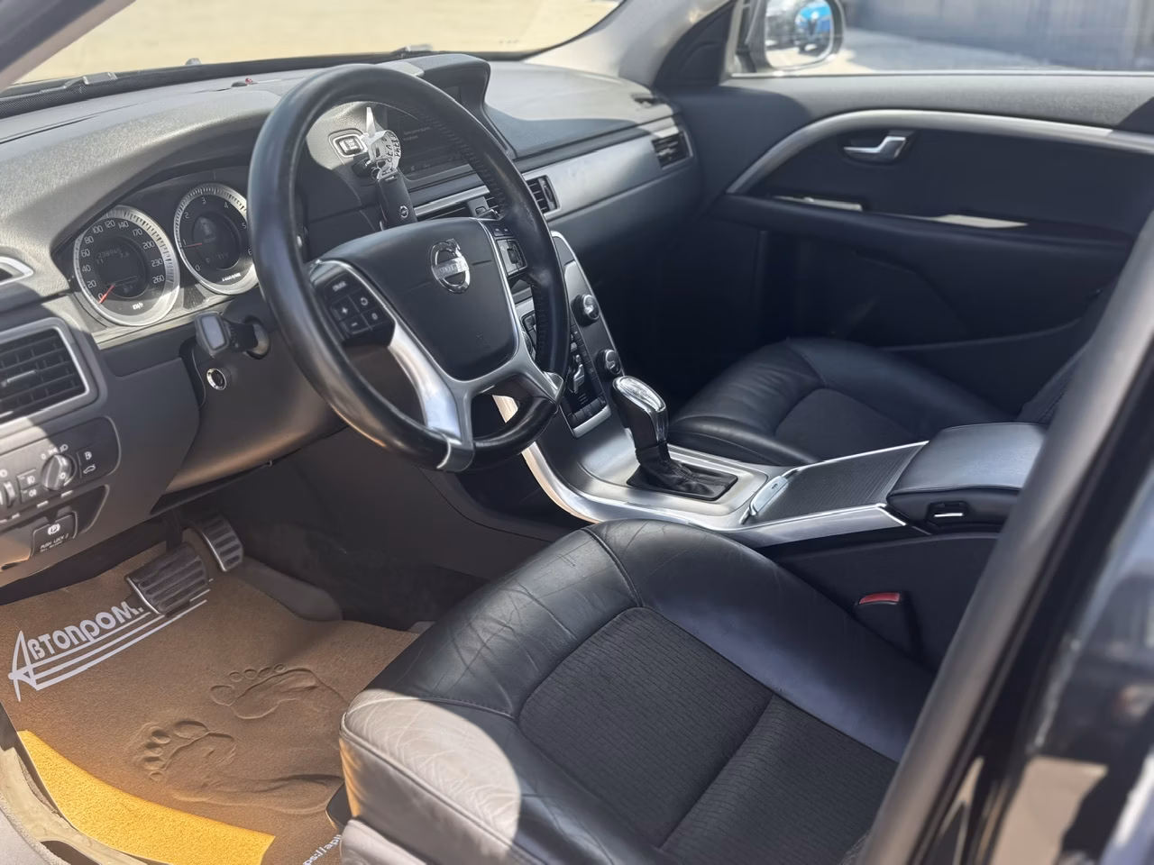 Volvo V70 фото 7