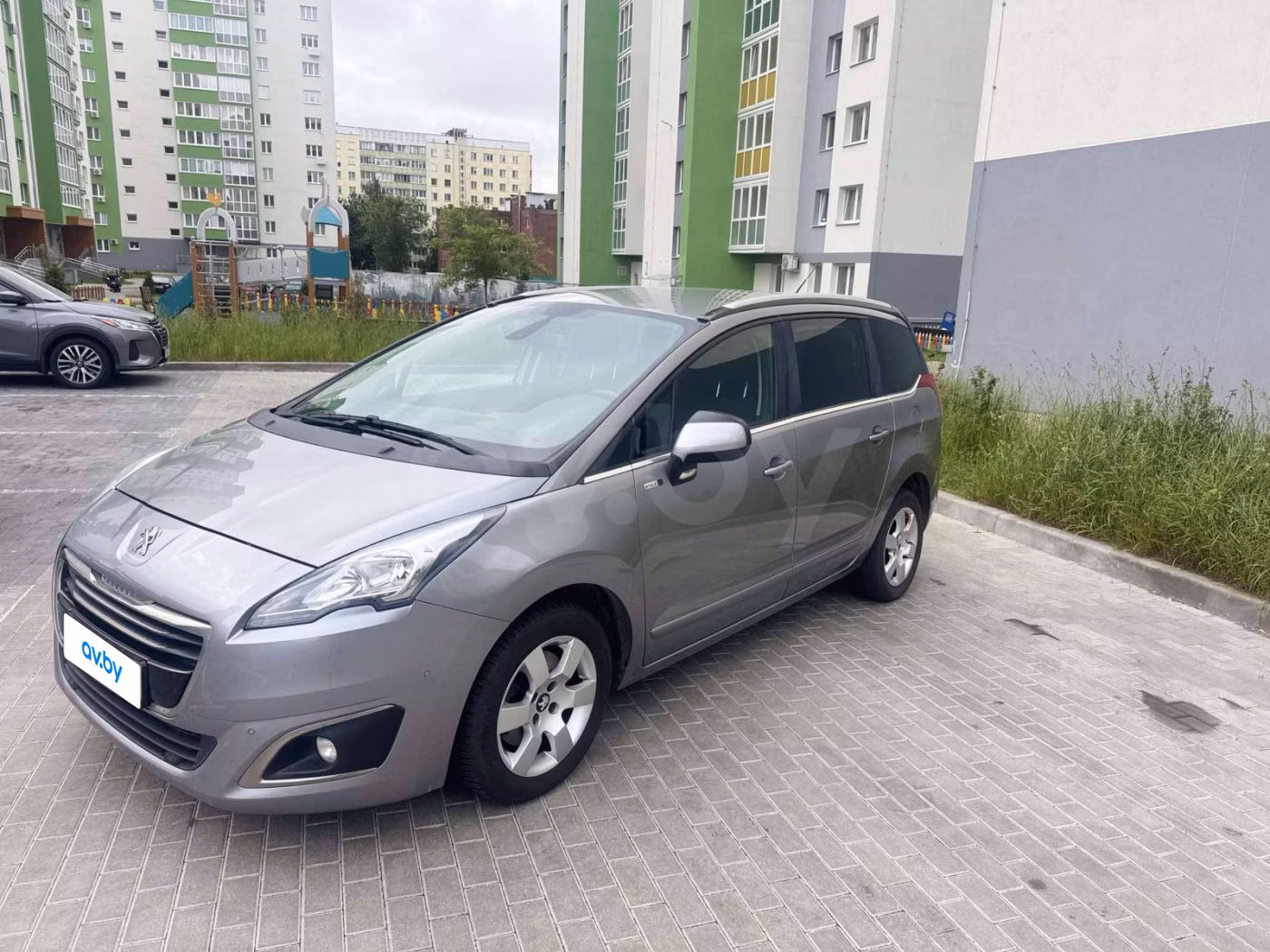 Peugeot 5008 фото 10