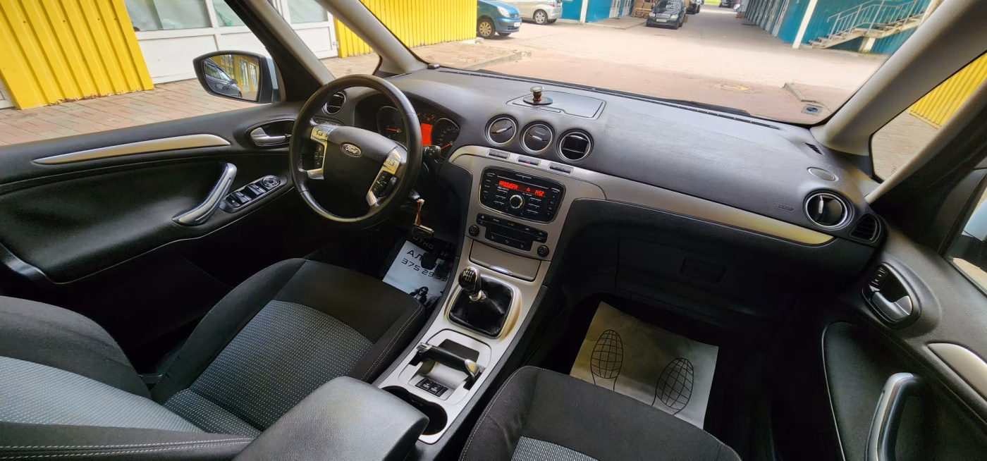 Ford Galaxy фото 10