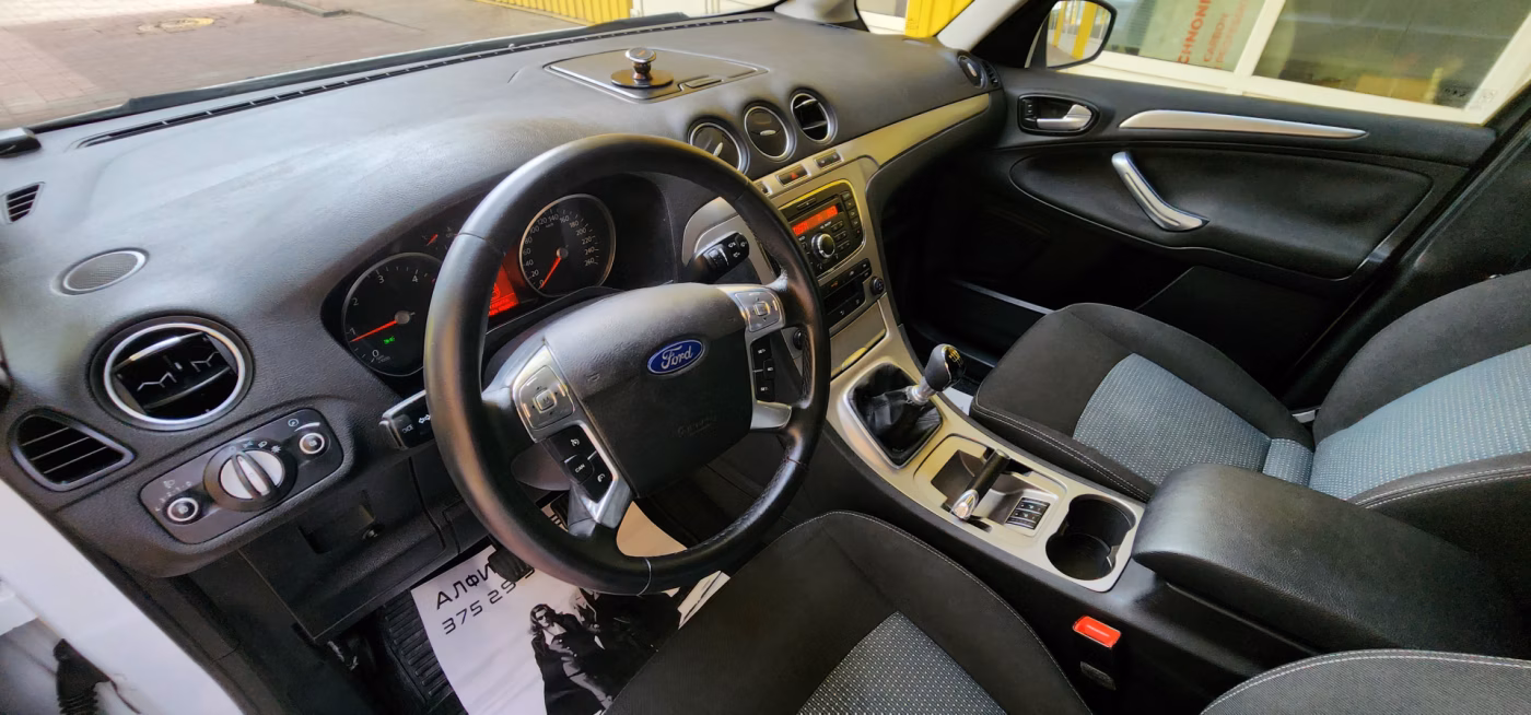 Ford Galaxy фото 14