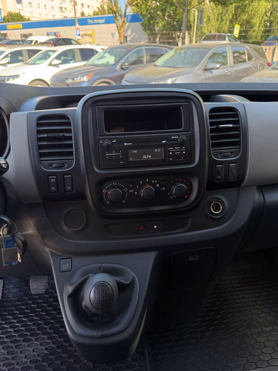 Renault Trafic фото 10