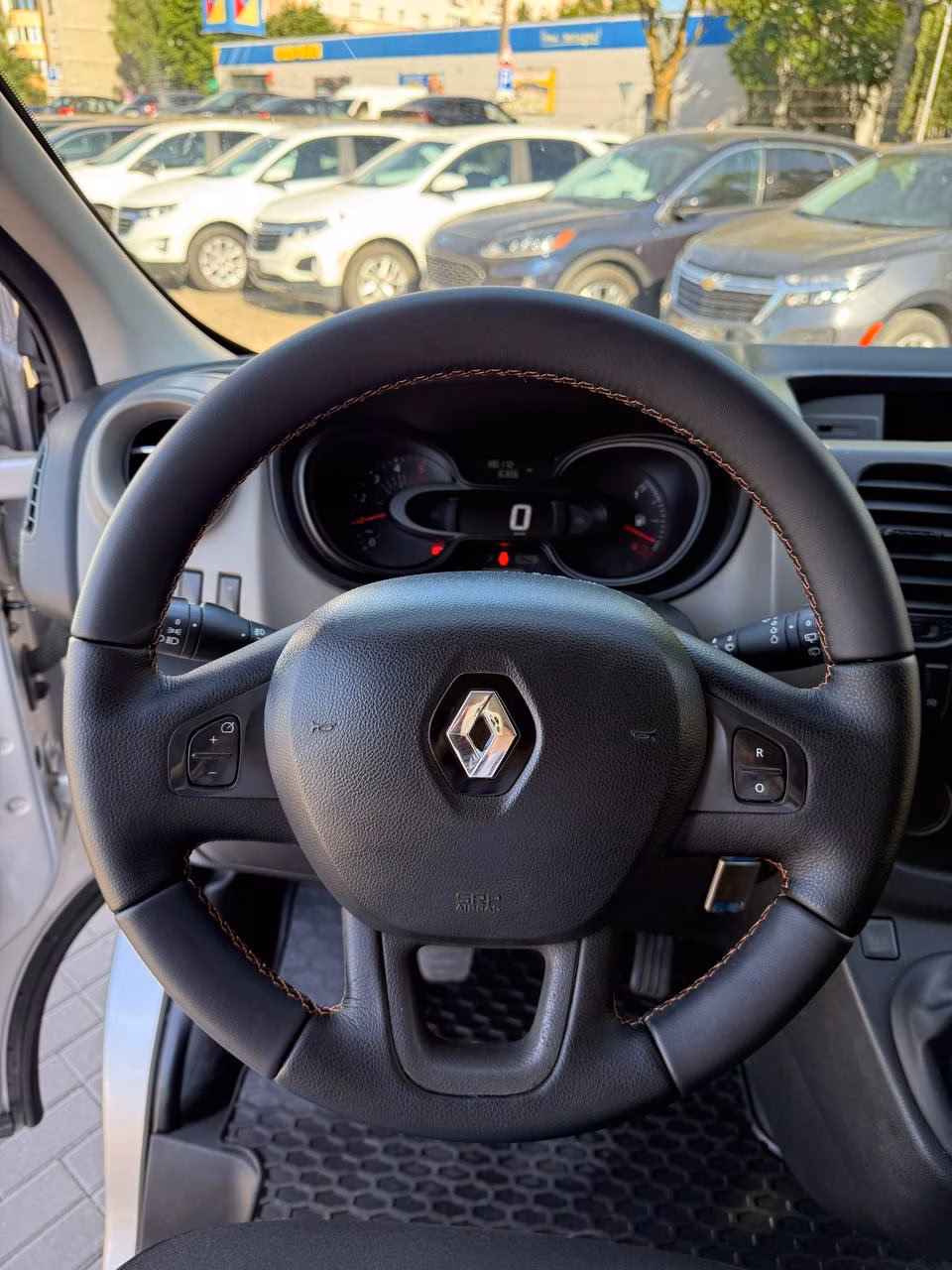 Renault Trafic фото 11