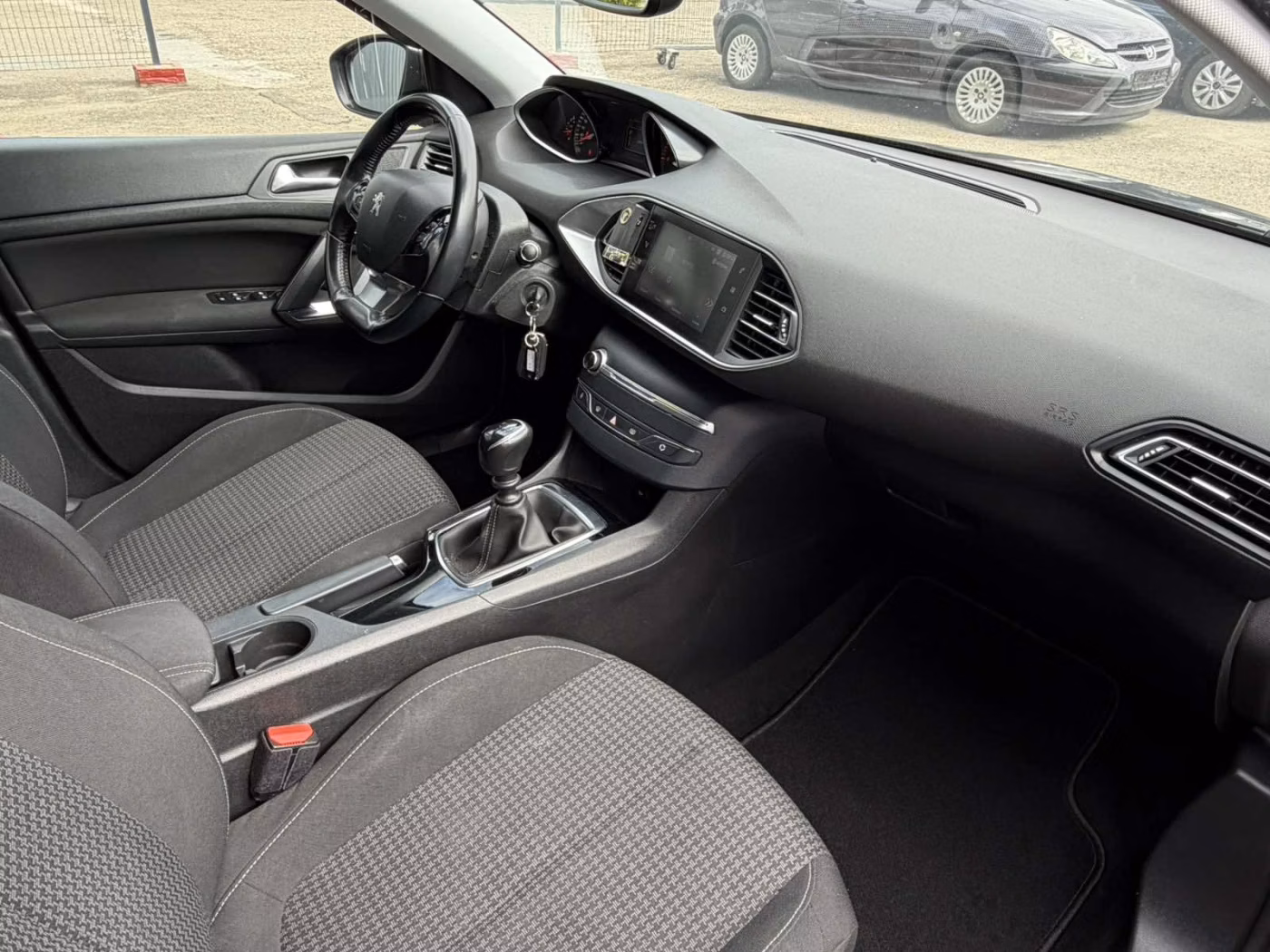 Peugeot 308 фото 14