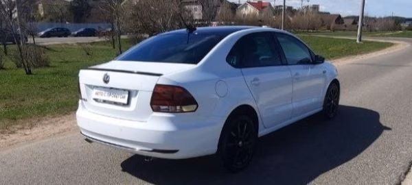 Volkswagen Polo Sedan фото 3