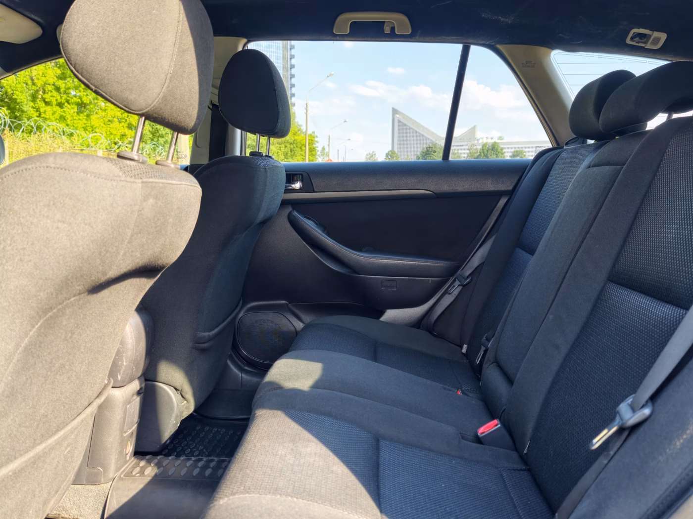 Toyota Avensis фото 11