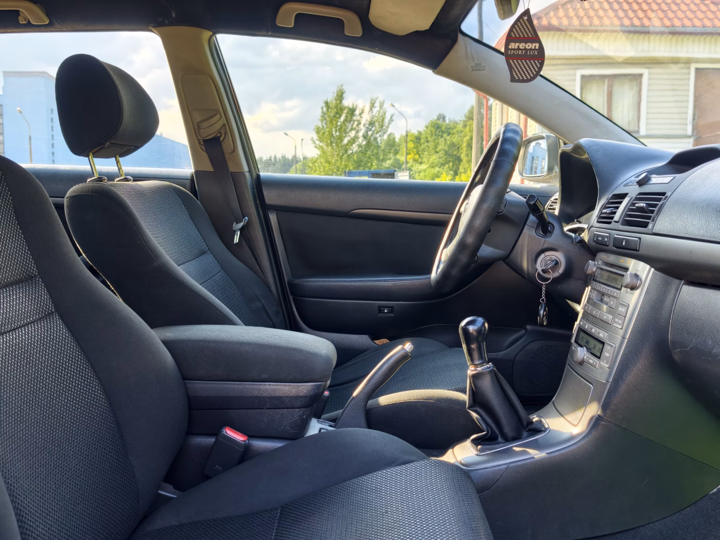 Toyota Avensis фото 13