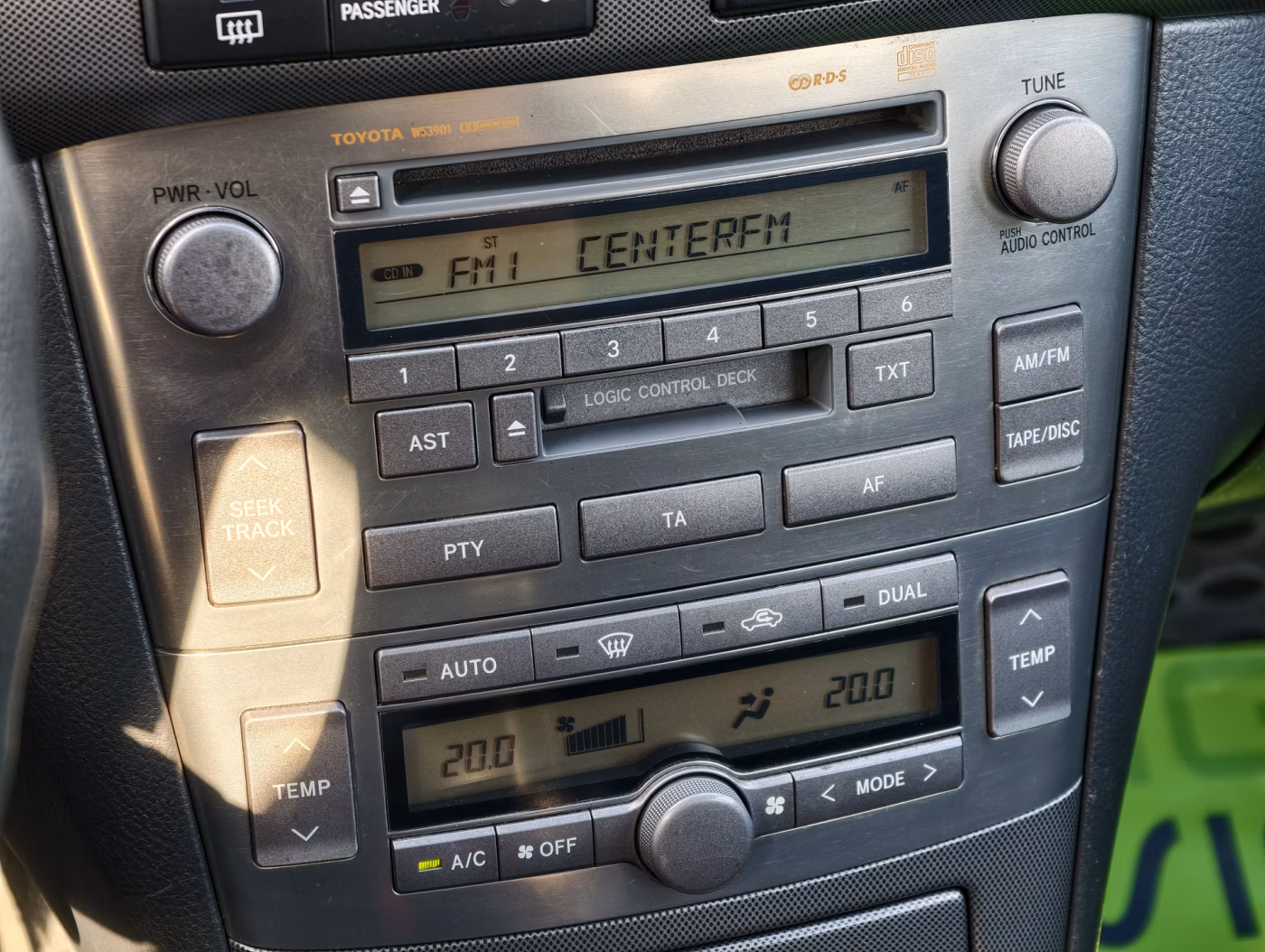 Toyota Avensis фото 18