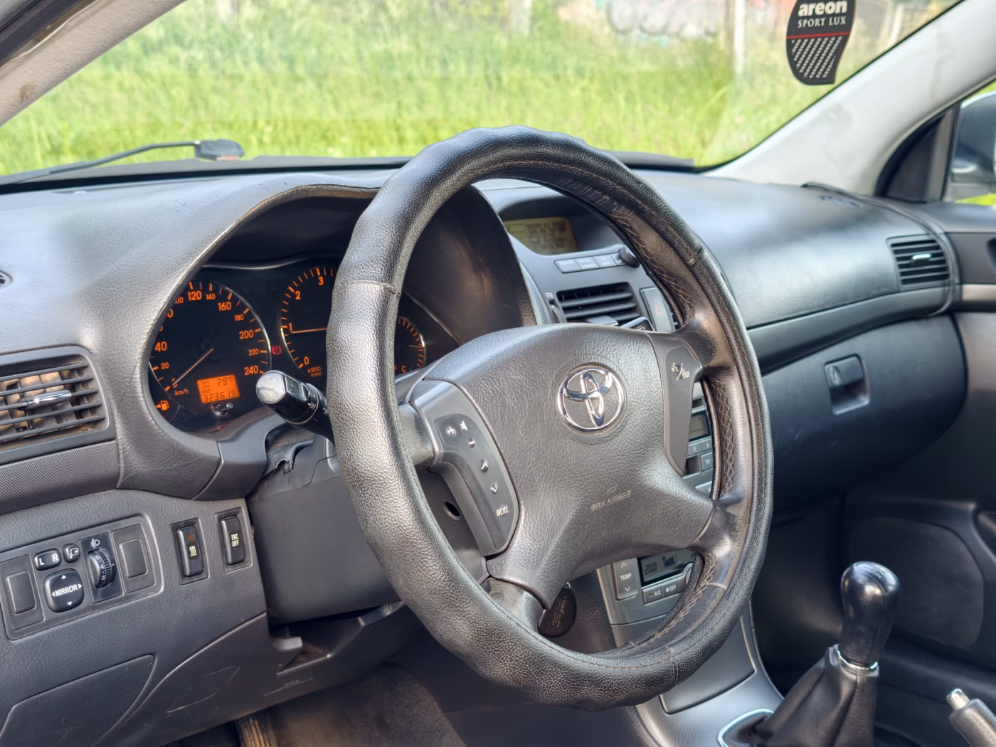 Toyota Avensis фото 9