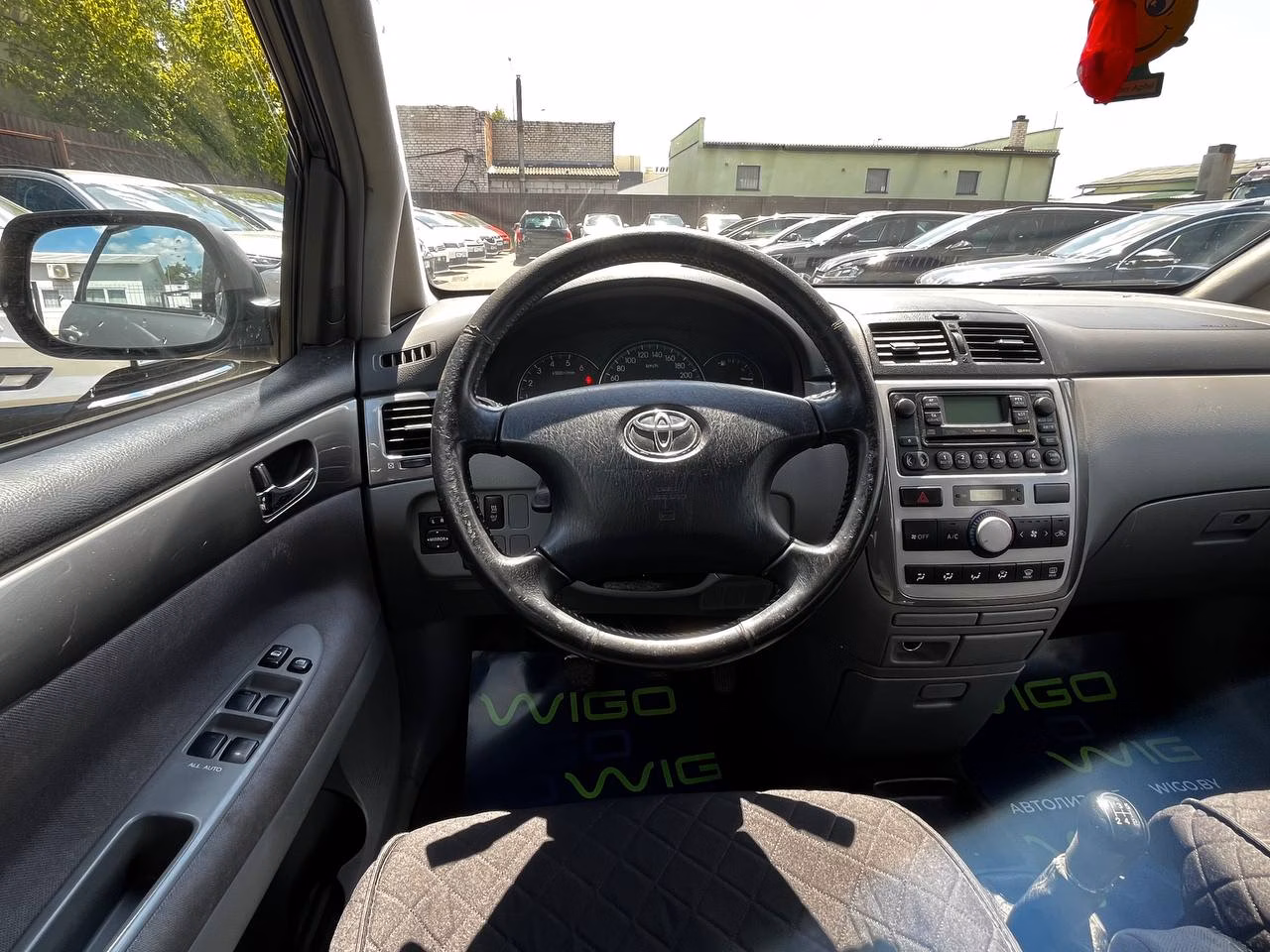 Toyota Avensis Verso фото 13